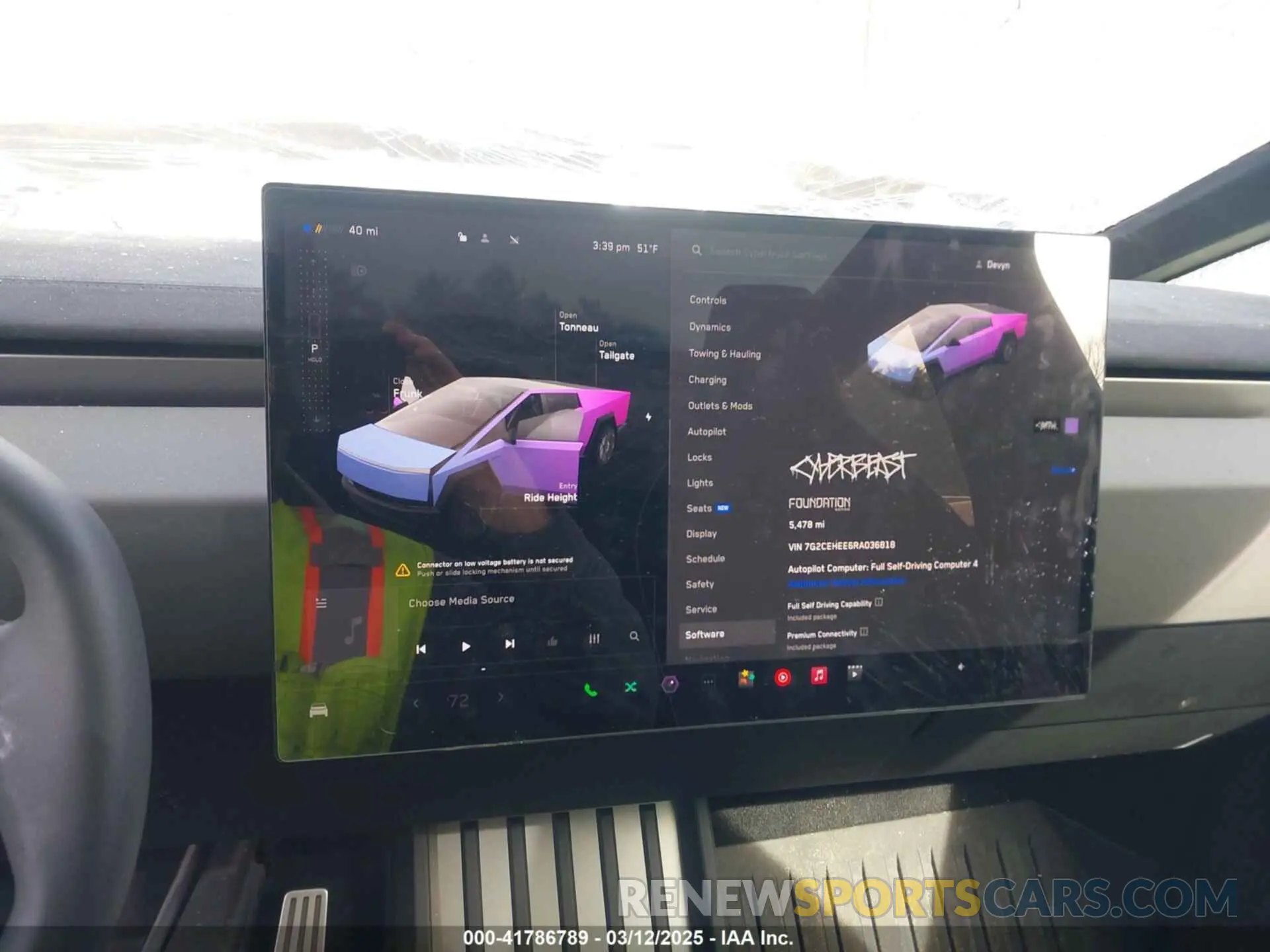 17 Photograph of a damaged car 7G2CEHEE6RA036818 TESLA CYBERTRUCK 2024