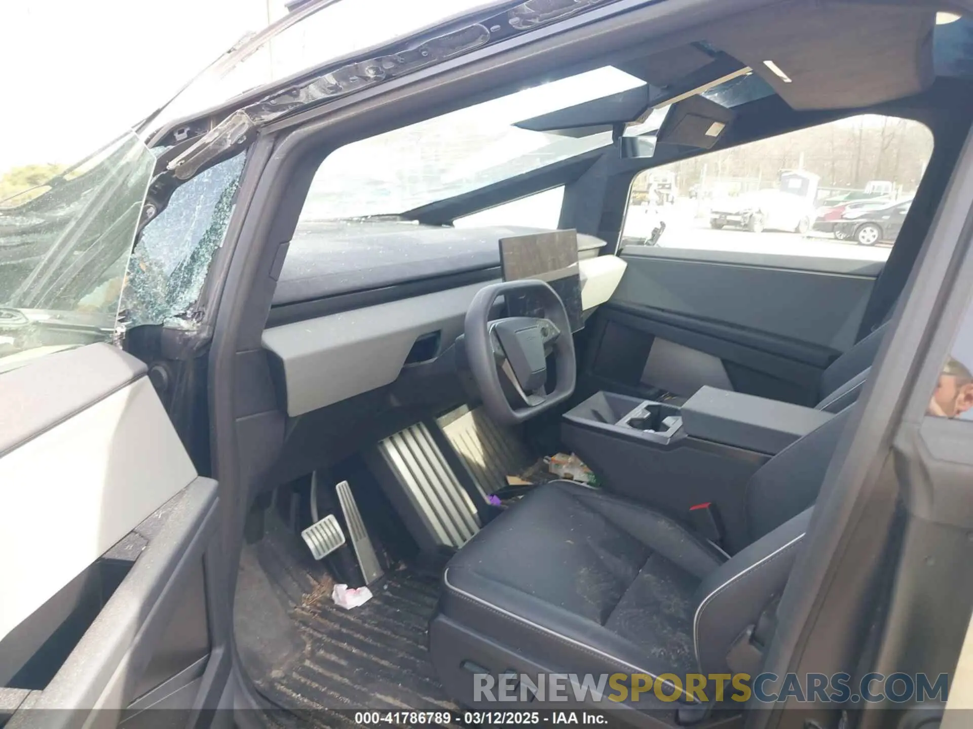 5 Photograph of a damaged car 7G2CEHEE6RA036818 TESLA CYBERTRUCK 2024