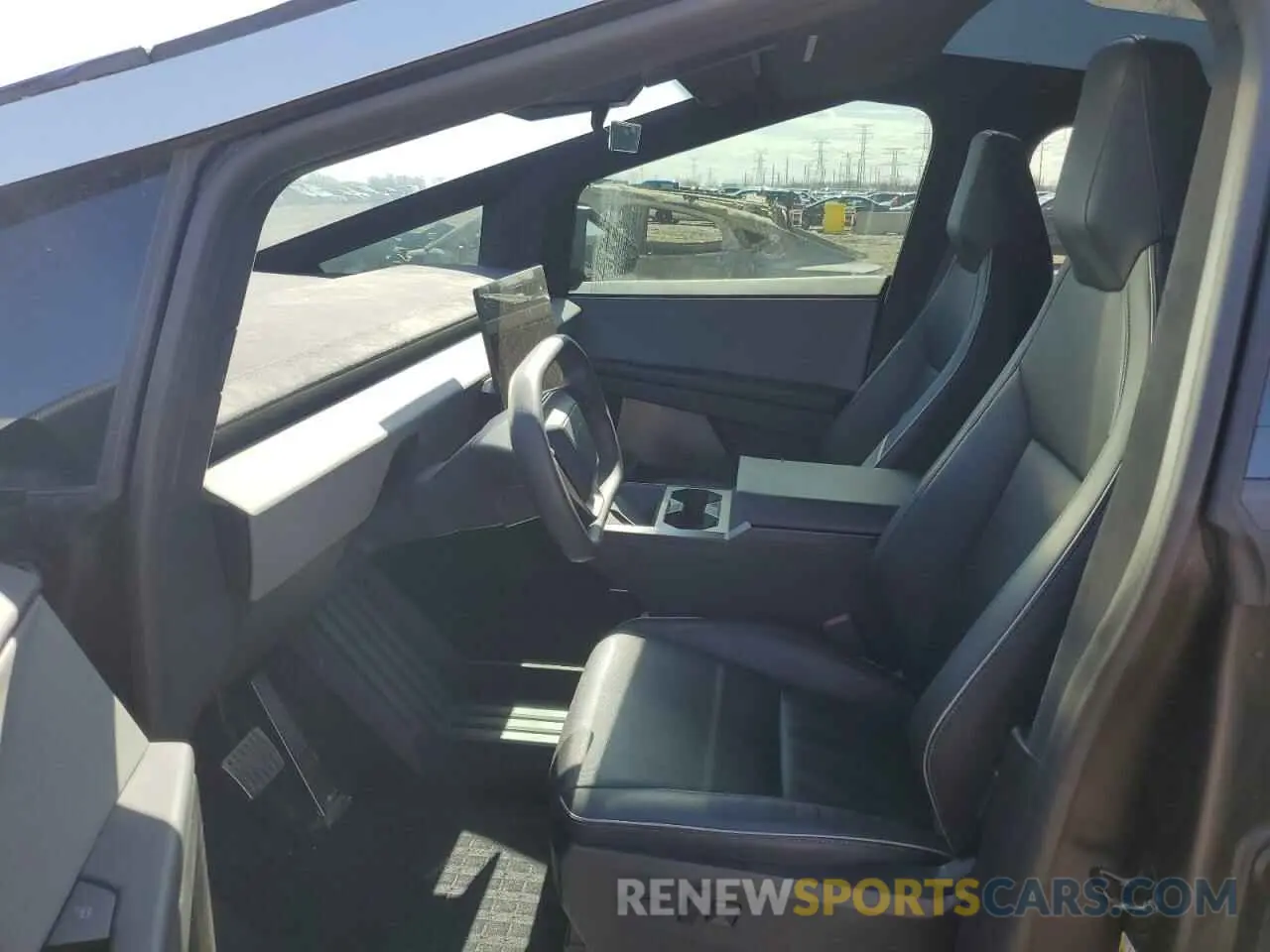 7 Photograph of a damaged car 7G2CEHEE7RA020272 TESLA CYBERTRUCK 2024
