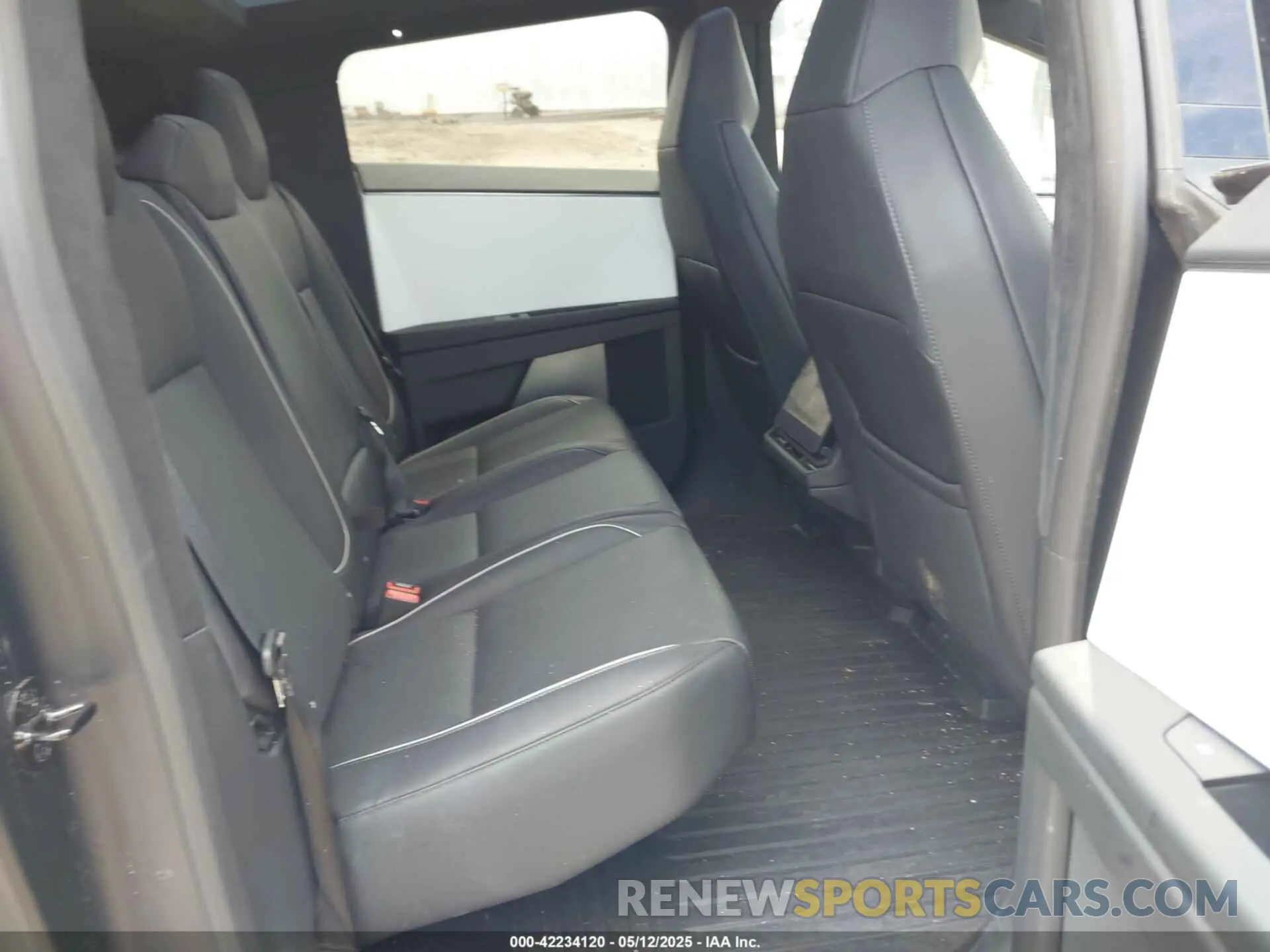 8 Photograph of a damaged car 7G2CEHEEXRA024834 TESLA CYBERTRUCK 2024