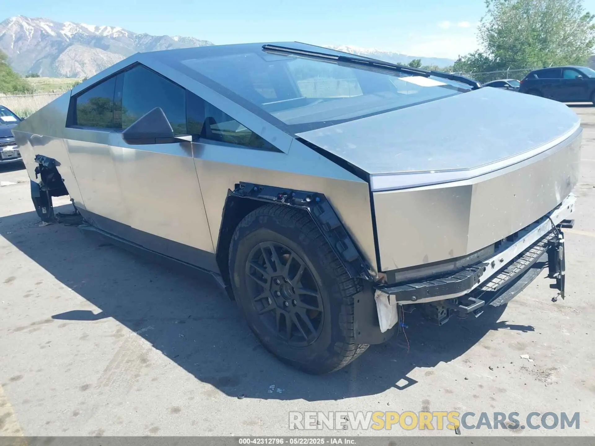 1 Photograph of a damaged car 7G2CEHED3SA066839 TESLA CYBERTRUCK 2025