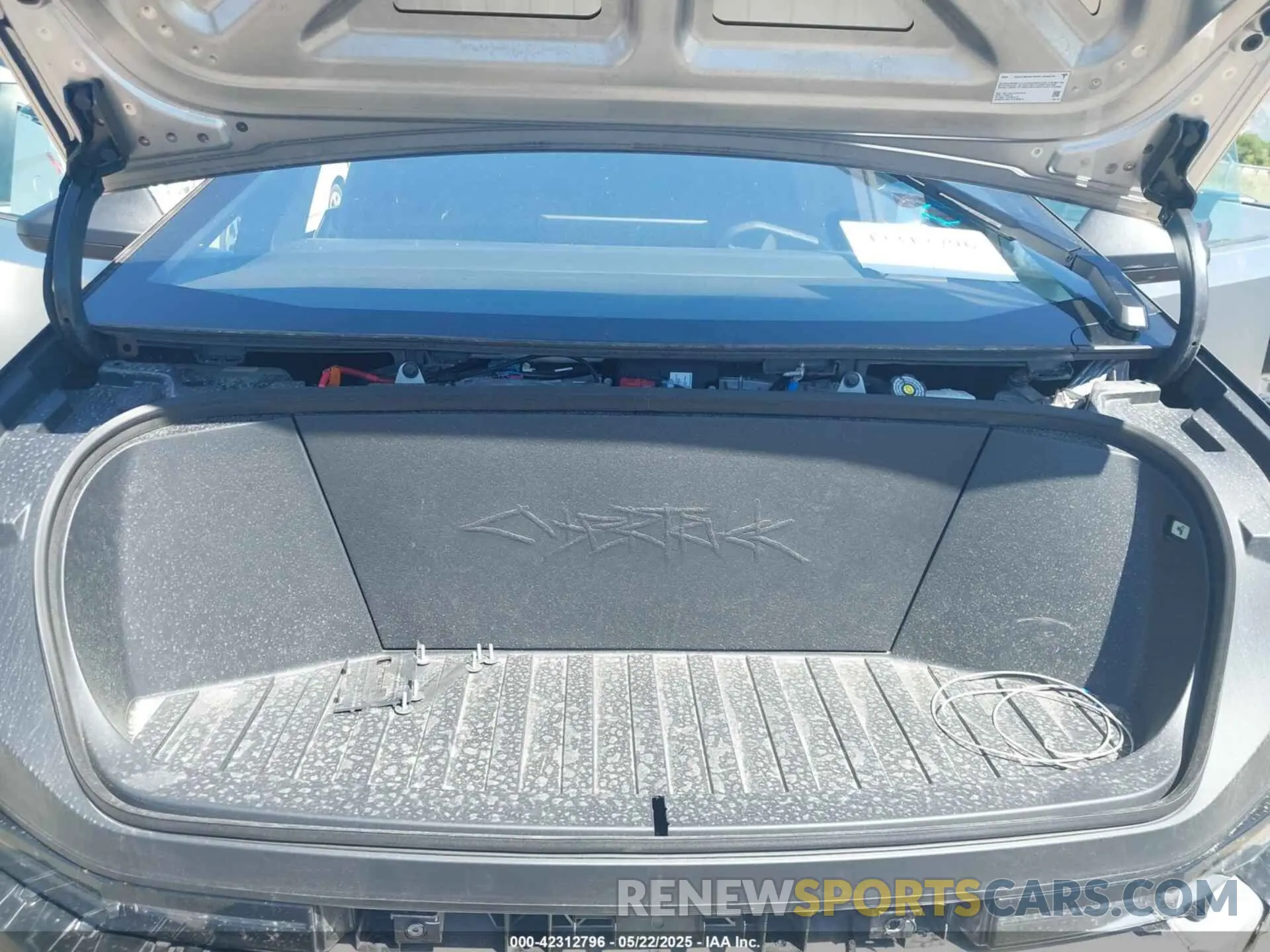 10 Photograph of a damaged car 7G2CEHED3SA066839 TESLA CYBERTRUCK 2025