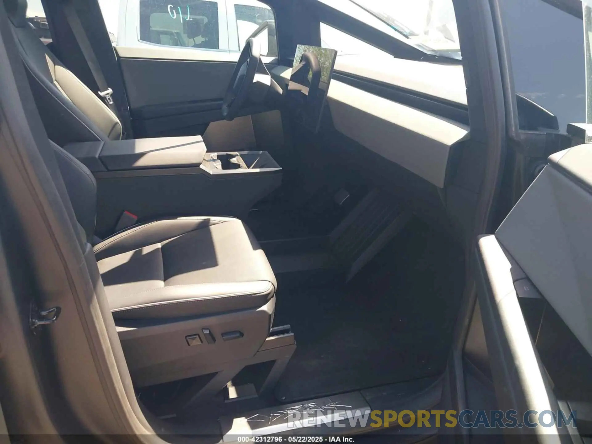 5 Photograph of a damaged car 7G2CEHED3SA066839 TESLA CYBERTRUCK 2025