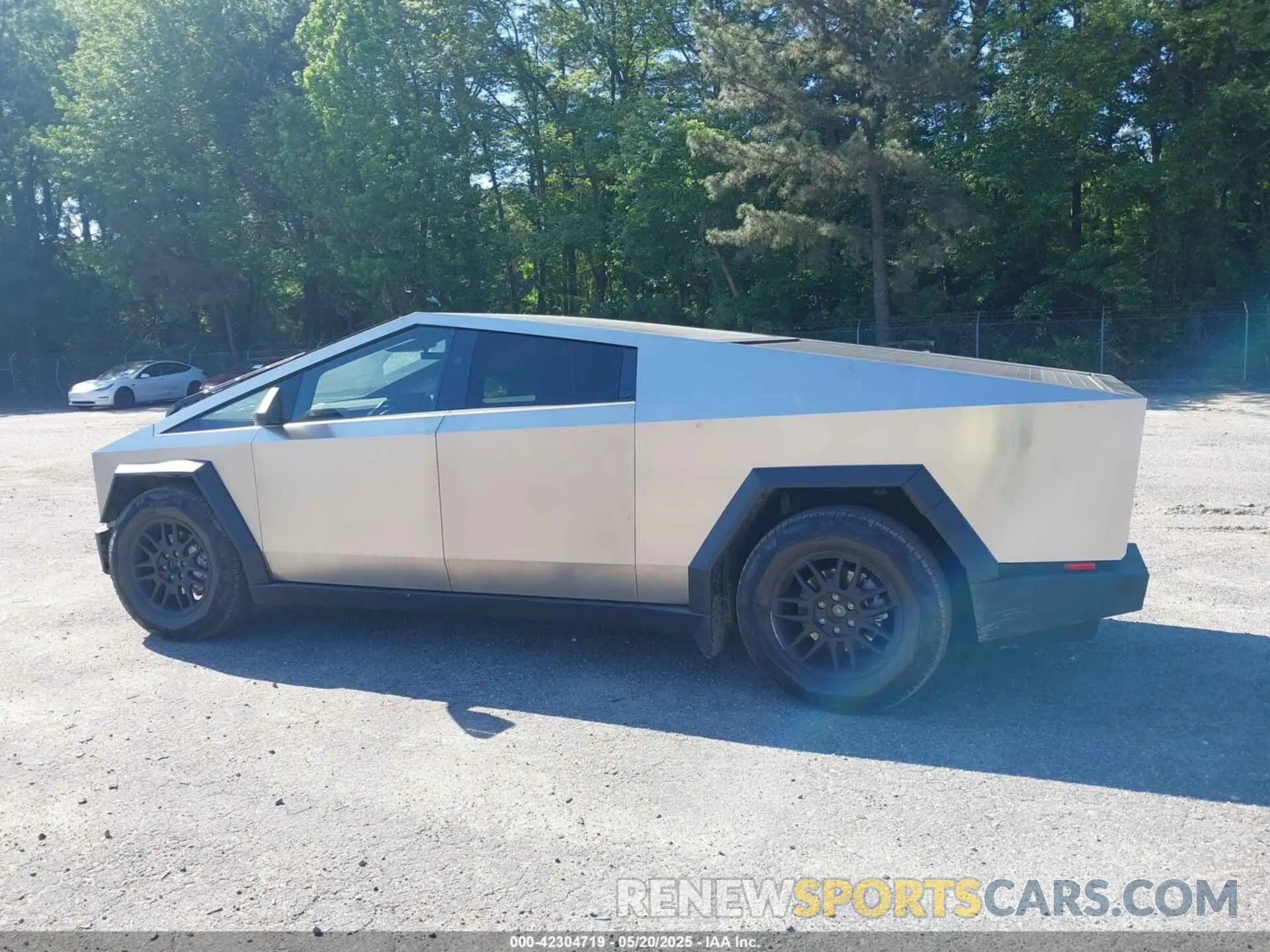 14 Photograph of a damaged car 7G2CEHED6SA066009 TESLA CYBERTRUCK 2025