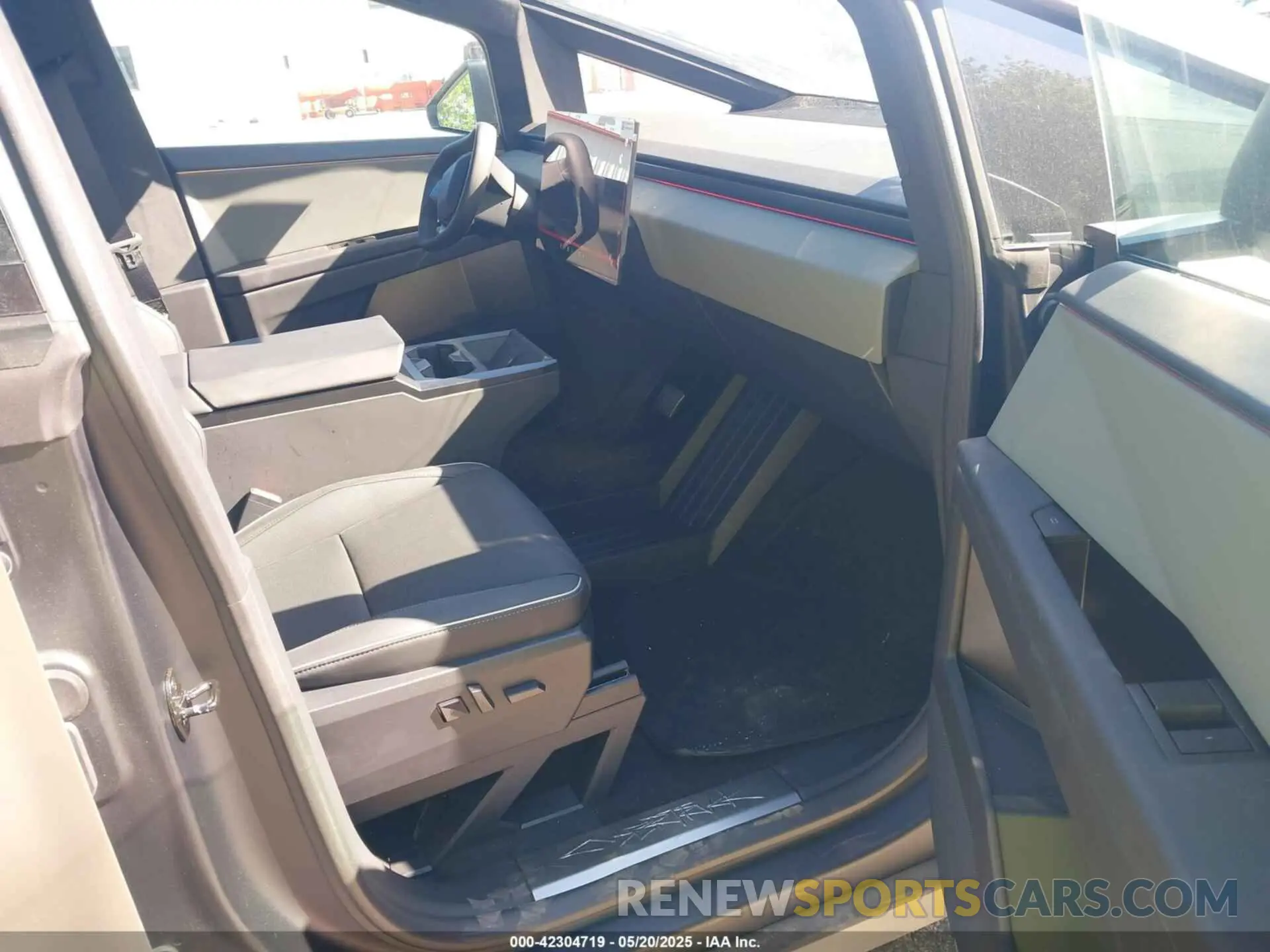 5 Photograph of a damaged car 7G2CEHED6SA066009 TESLA CYBERTRUCK 2025