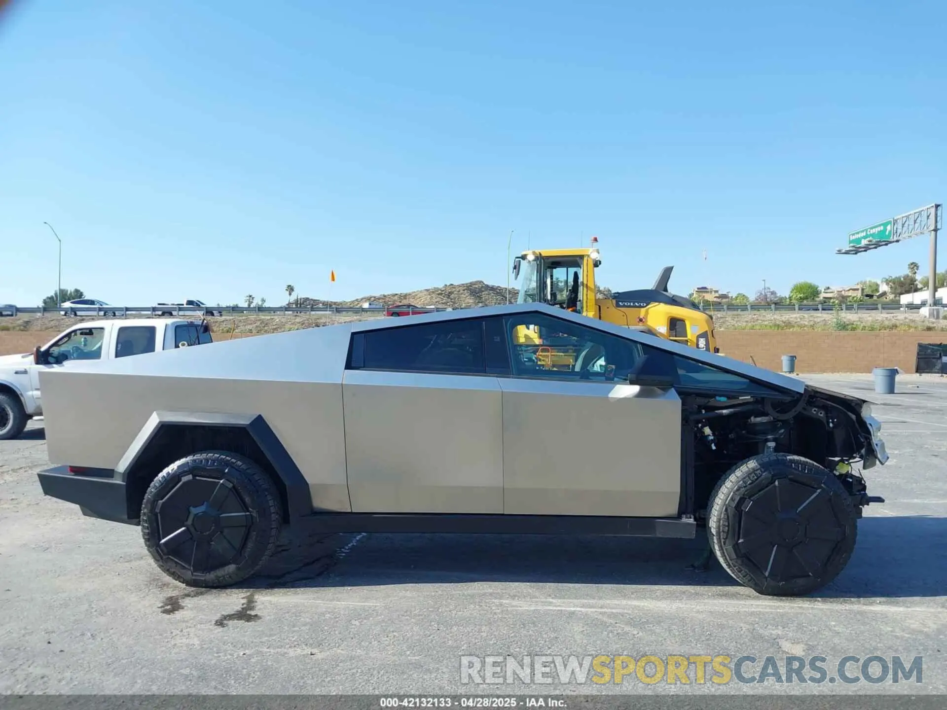 14 Photograph of a damaged car 7G2CEHEE7SA059773 TESLA CYBERTRUCK 2025