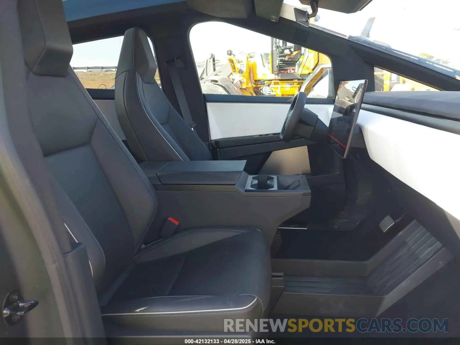 5 Photograph of a damaged car 7G2CEHEE7SA059773 TESLA CYBERTRUCK 2025