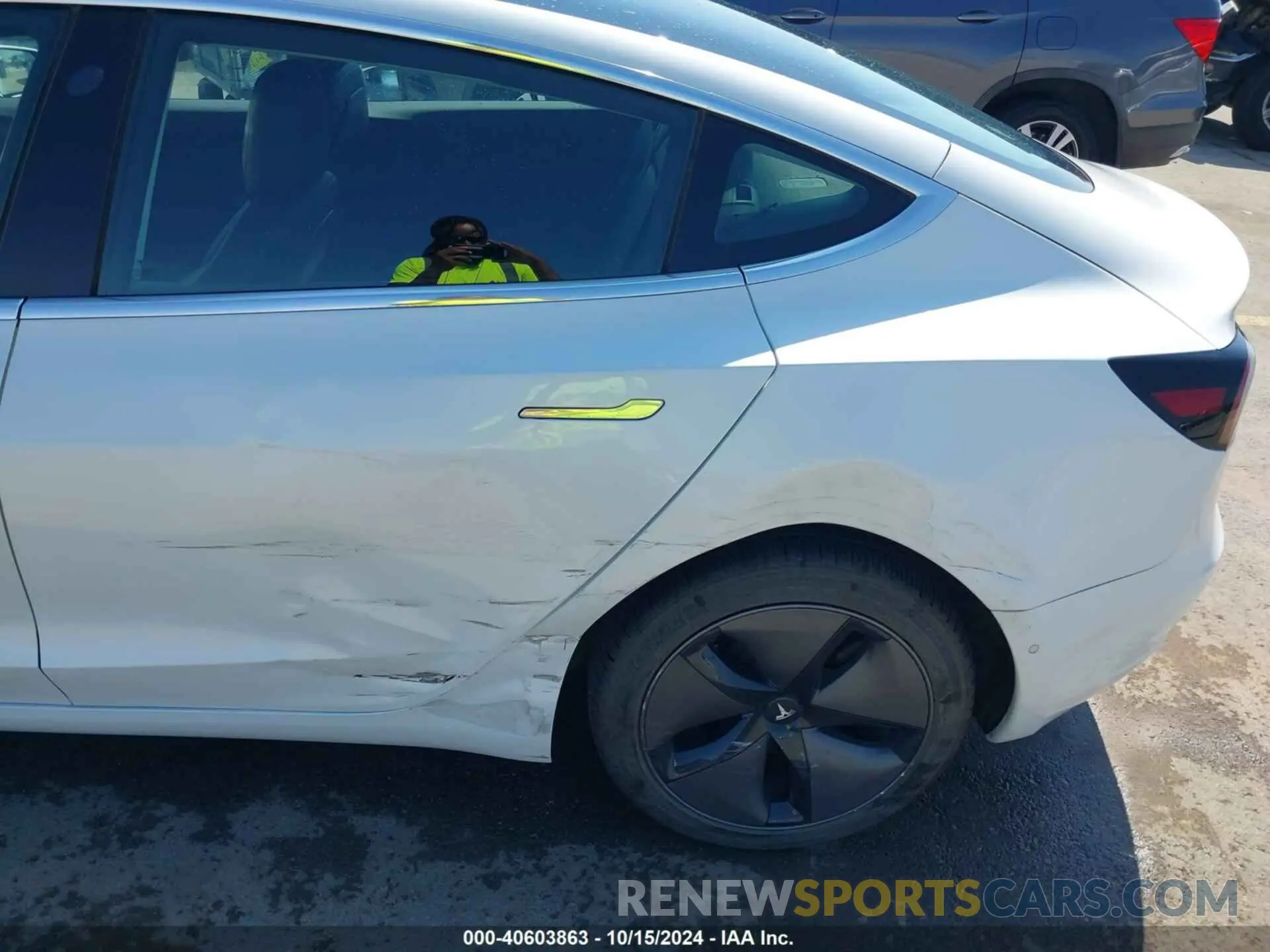 19 Photograph of a damaged car 5YJ3E1EA0KF317528 TESLA MODEL 3 2019