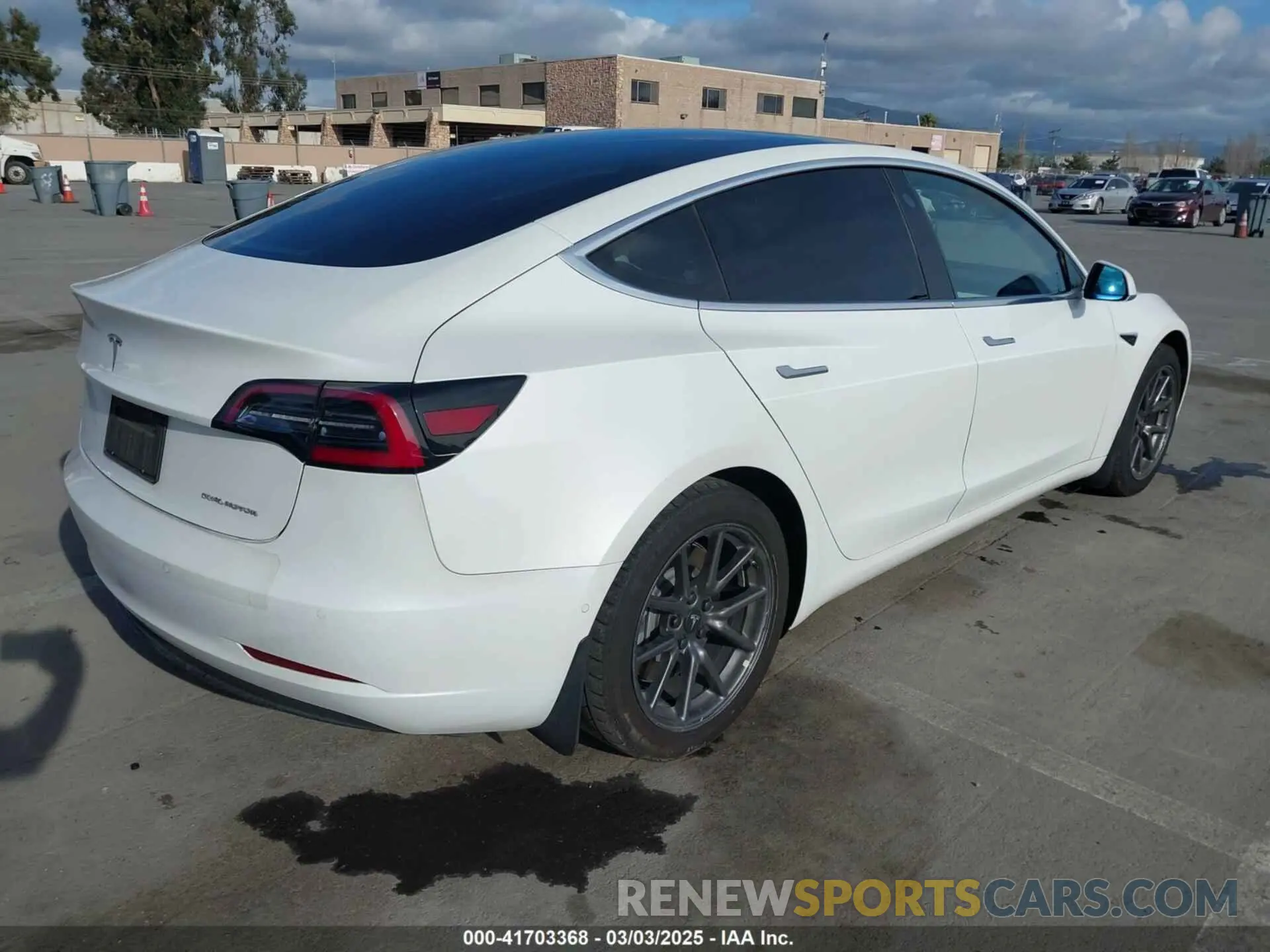 4 Photograph of a damaged car 5YJ3E1EA0KF322776 TESLA MODEL 3 2019