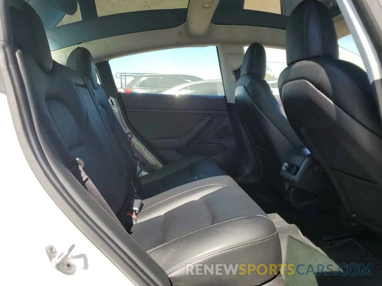10 Photograph of a damaged car 5YJ3E1EA0KF326584 TESLA MODEL 3 2019