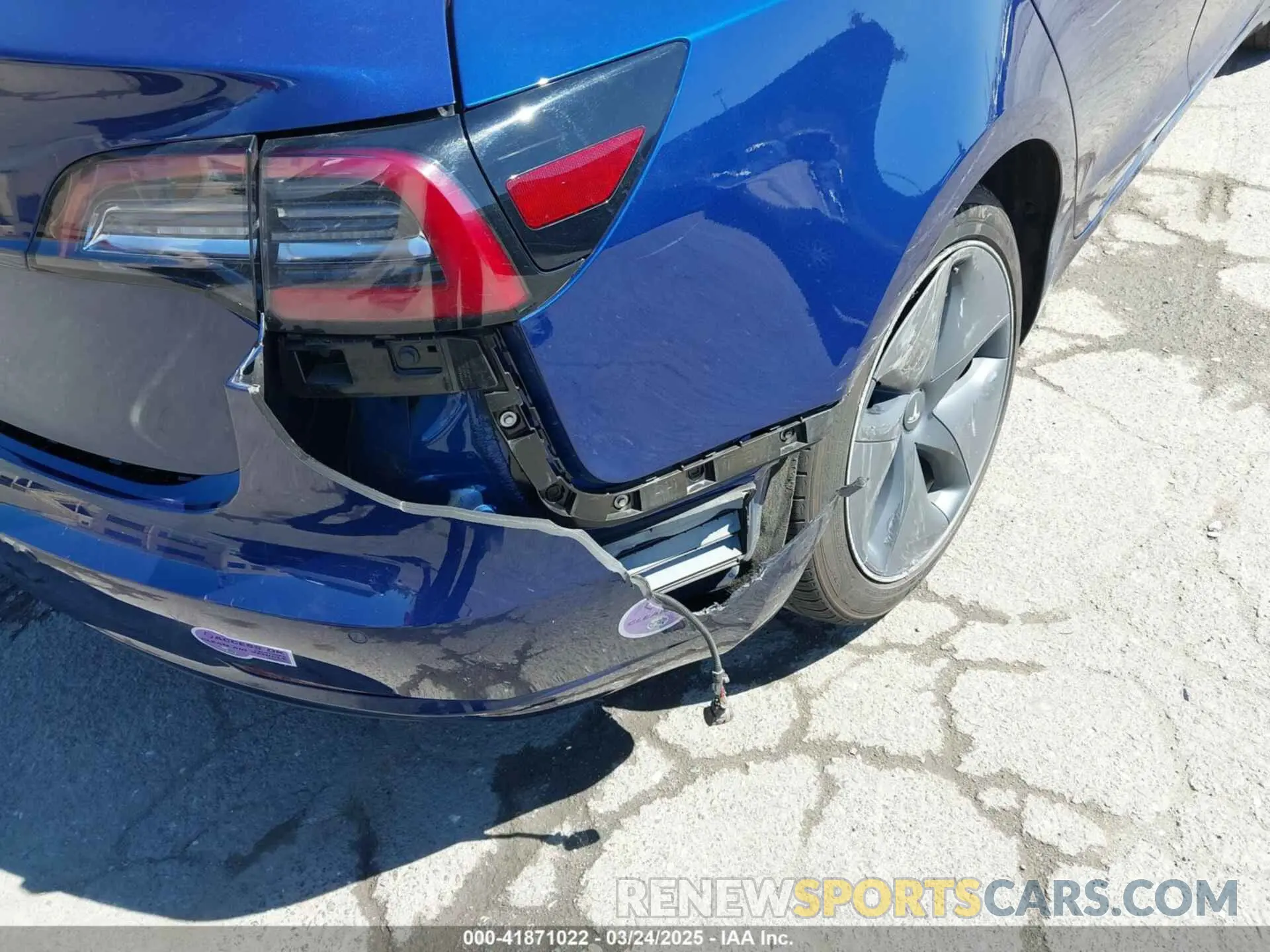 6 Photograph of a damaged car 5YJ3E1EA0KF425079 TESLA MODEL 3 2019
