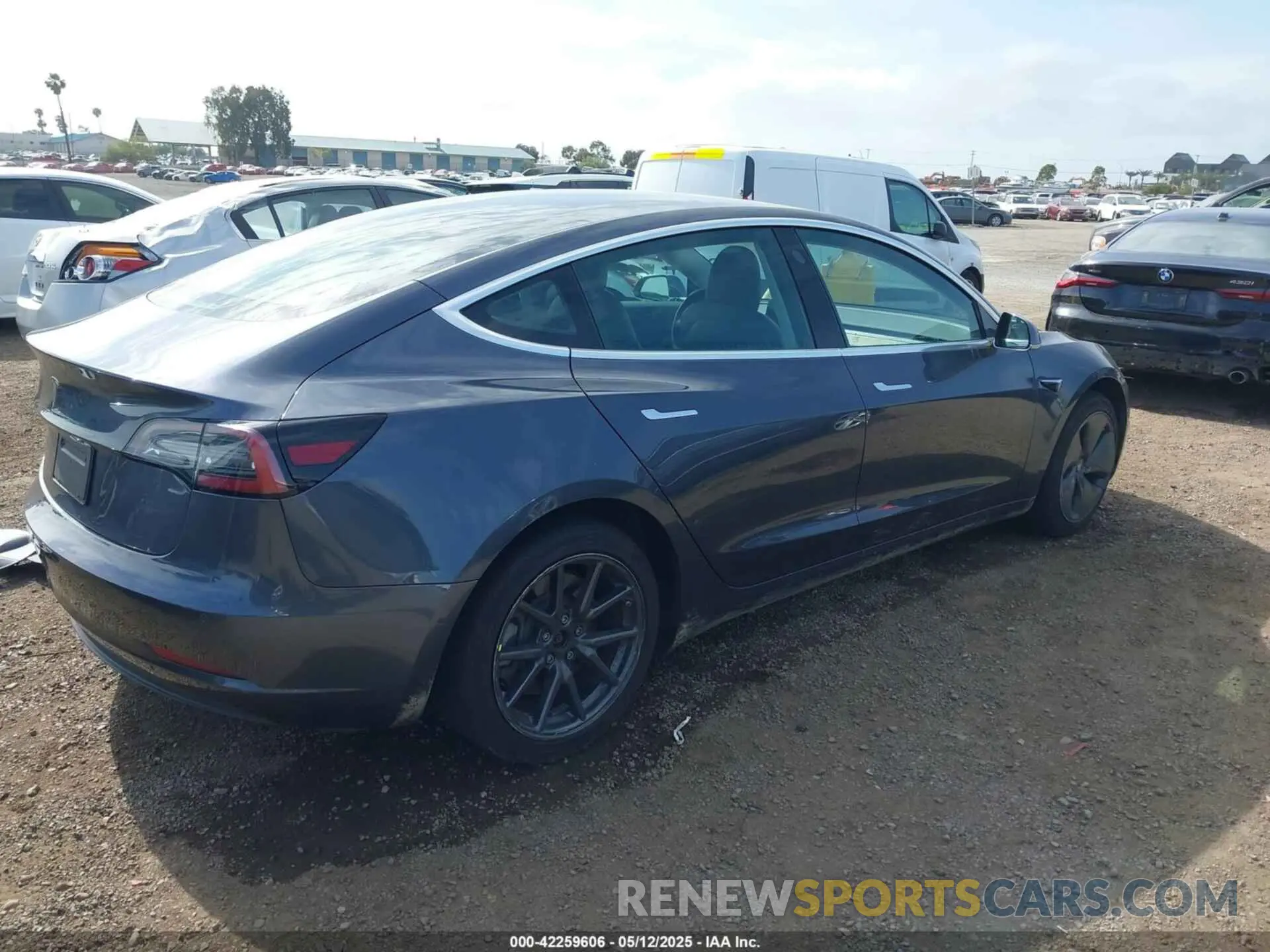 4 Фотография поврежденного автомобиля 5YJ3E1EA0KF464223 TESLA MODEL 3 2019