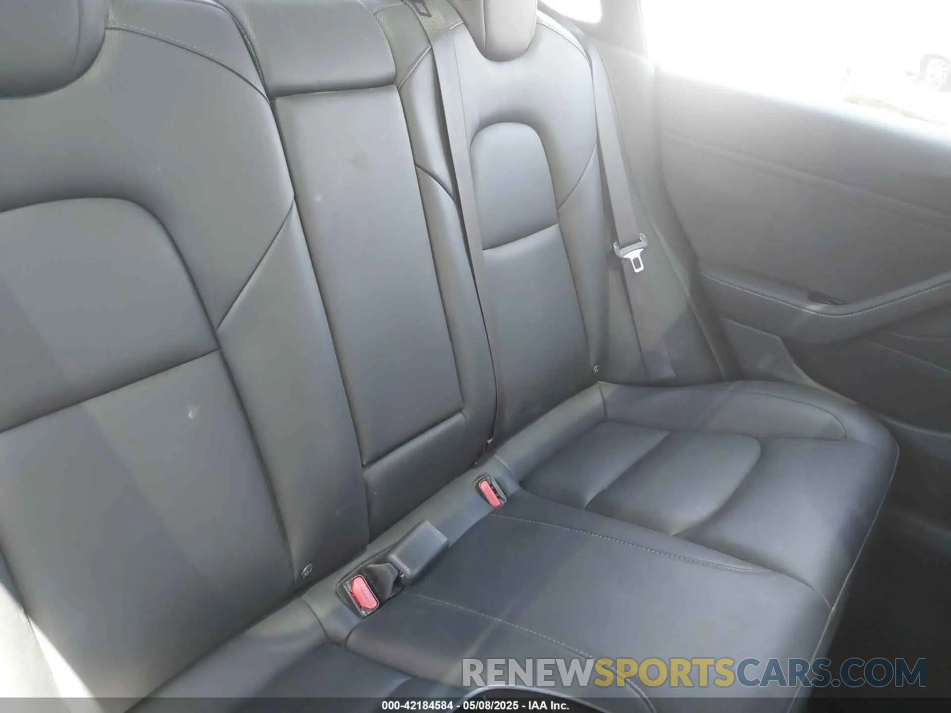 8 Photograph of a damaged car 5YJ3E1EA0KF475996 TESLA MODEL 3 2019