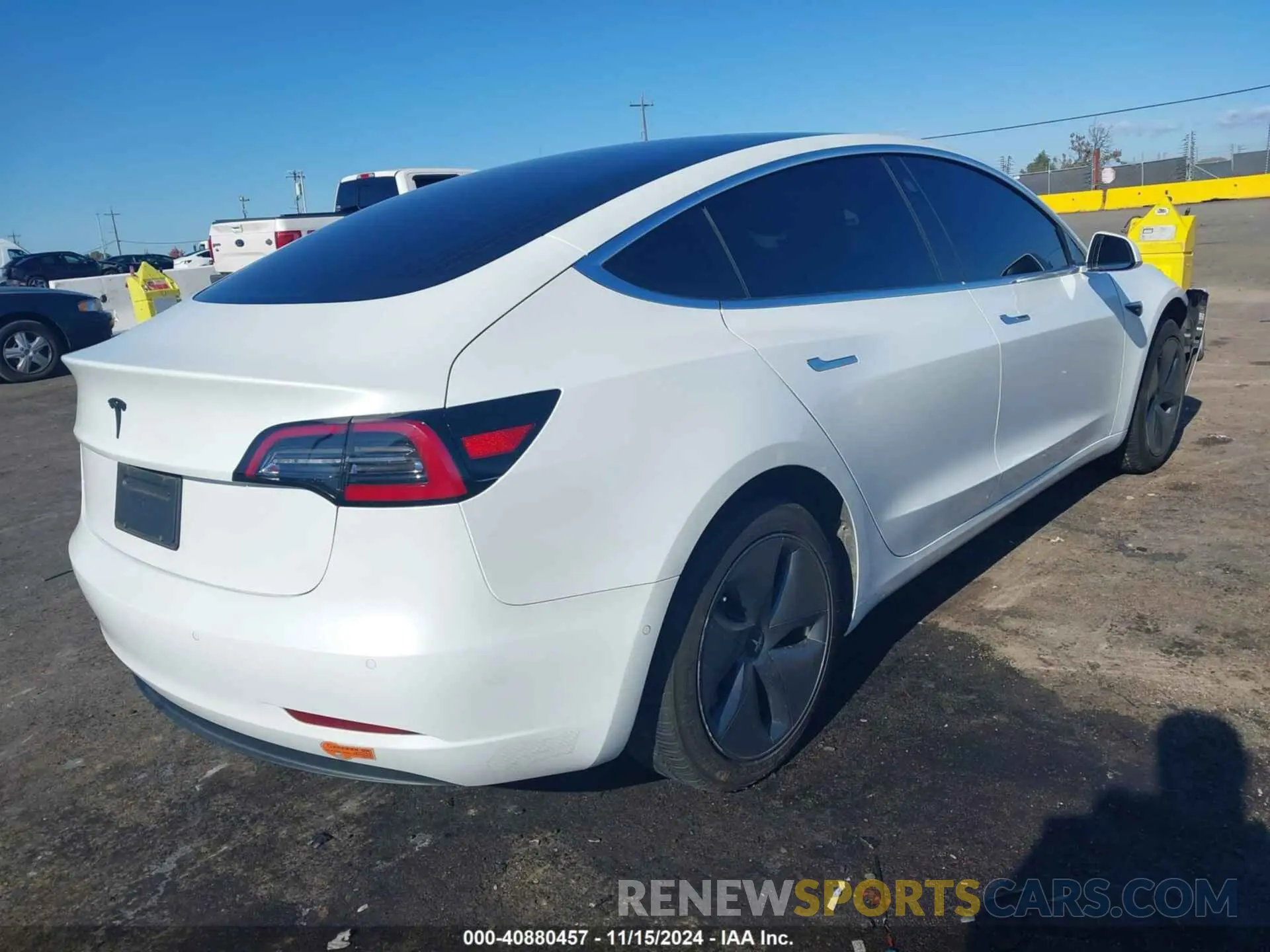 4 Photograph of a damaged car 5YJ3E1EA0KF484813 TESLA MODEL 3 2019