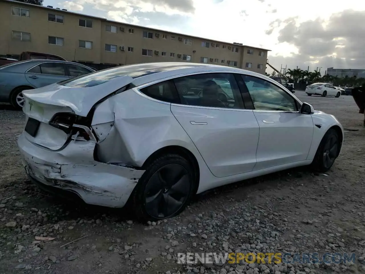 3 Photograph of a damaged car 5YJ3E1EA0KF485718 TESLA MODEL 3 2019