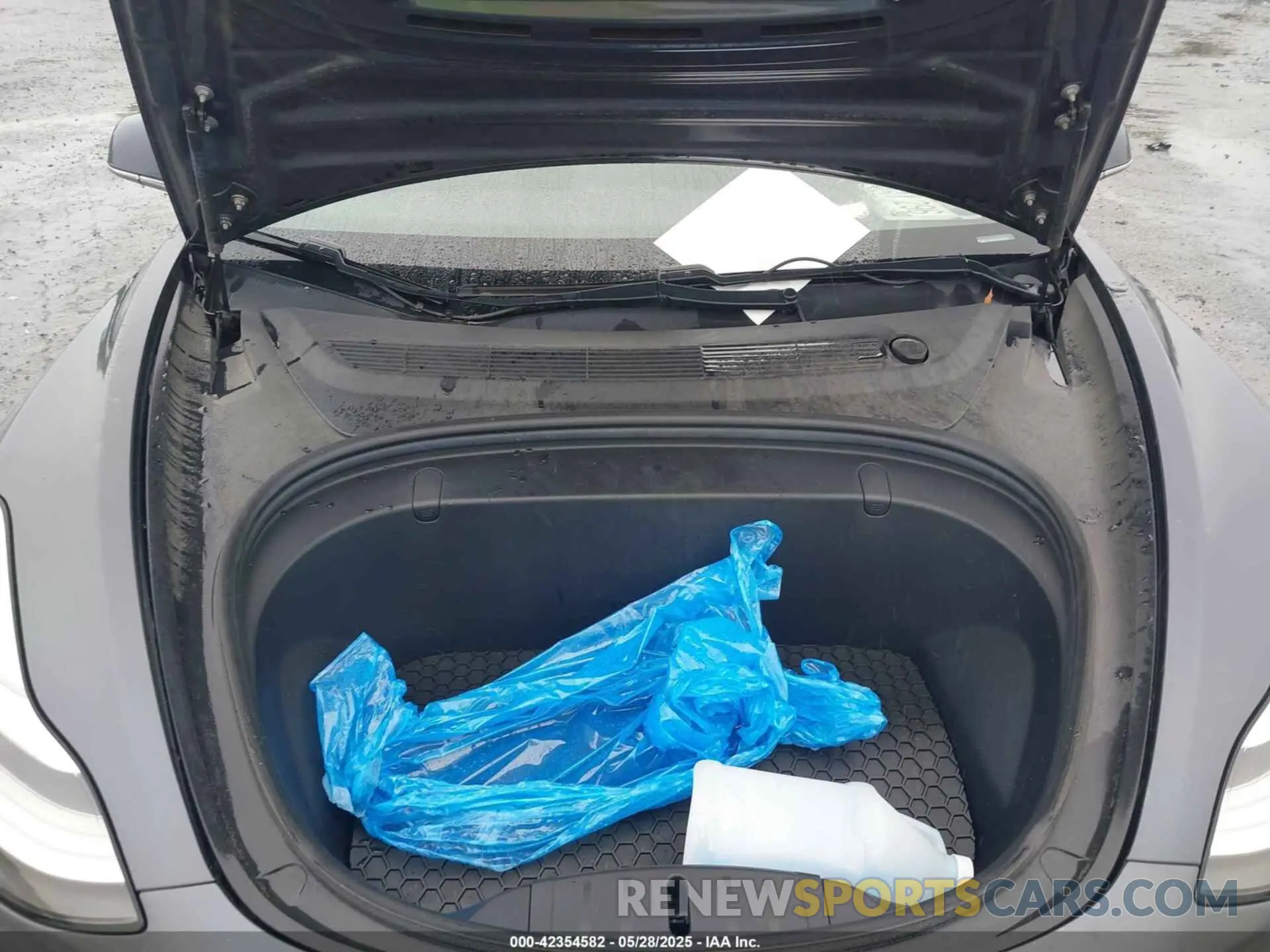 10 Photograph of a damaged car 5YJ3E1EA1KF327100 TESLA MODEL 3 2019