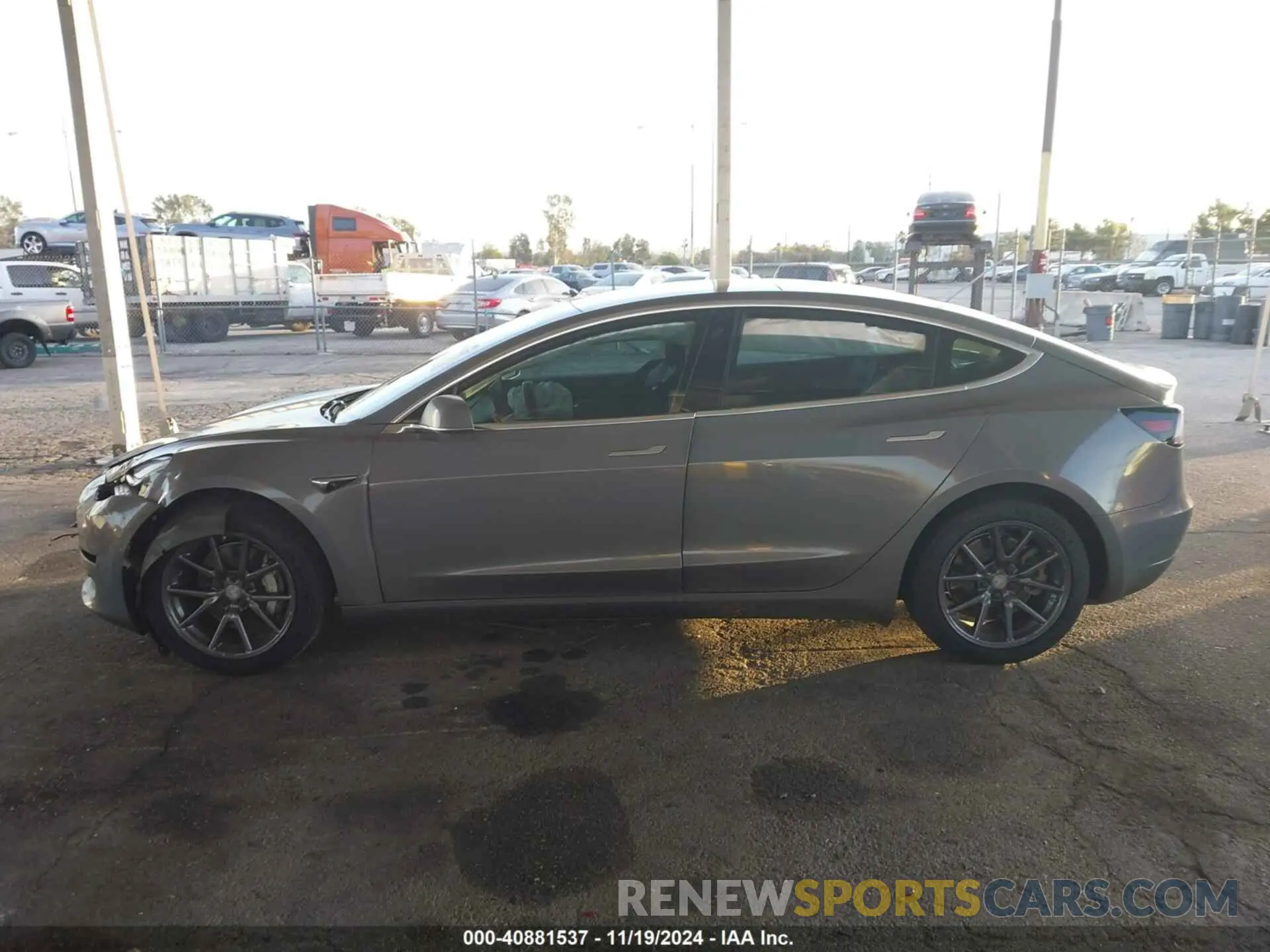 13 Фотография поврежденного автомобиля 5YJ3E1EA1KF399916 TESLA MODEL 3 2019