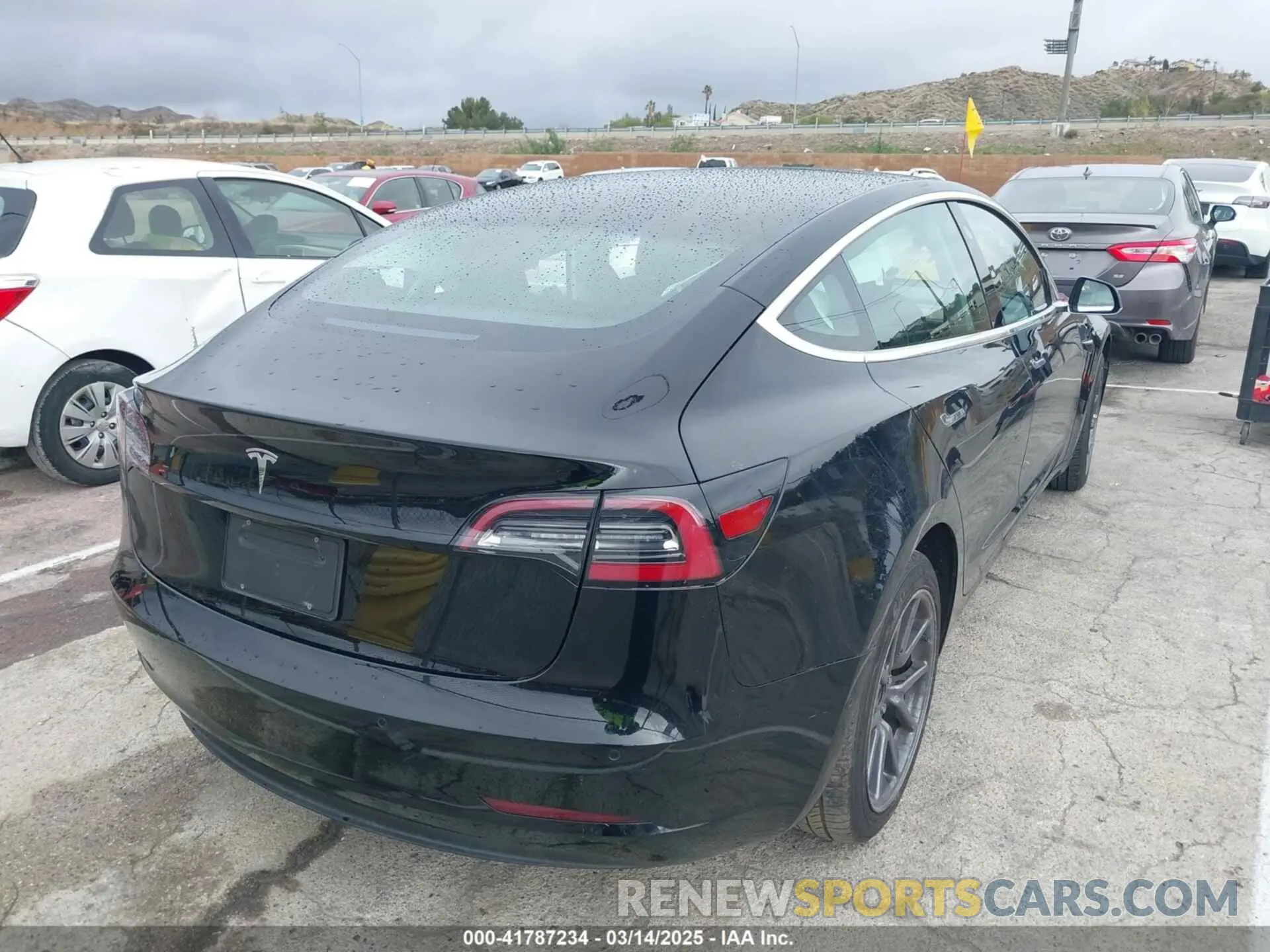 4 Photograph of a damaged car 5YJ3E1EA1KF426824 TESLA MODEL 3 2019