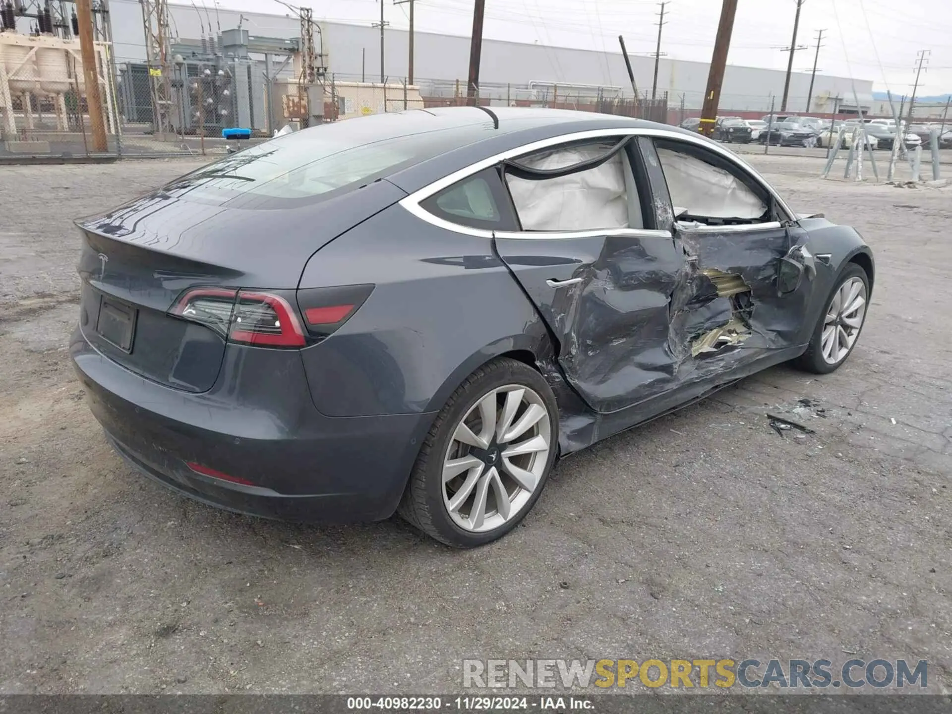 4 Photograph of a damaged car 5YJ3E1EA1KF432011 TESLA MODEL 3 2019