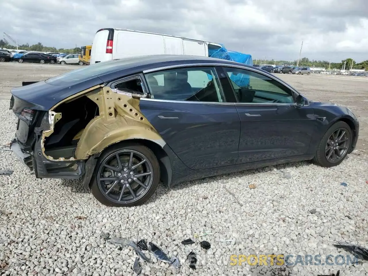 3 Photograph of a damaged car 5YJ3E1EA2KF308121 TESLA MODEL 3 2019