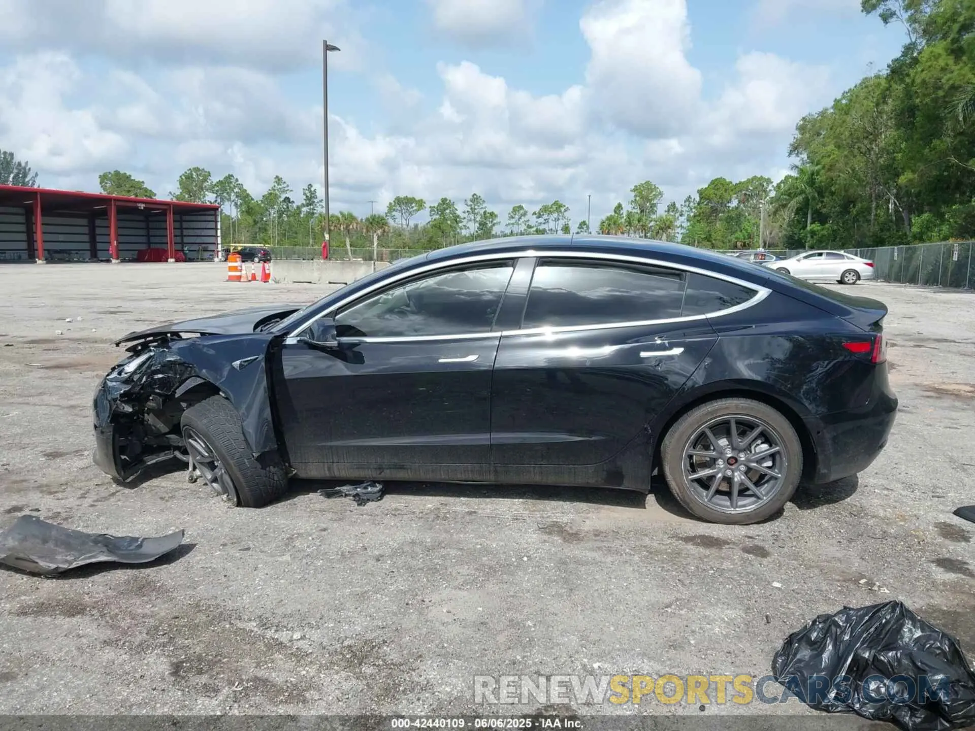 13 Photograph of a damaged car 5YJ3E1EA2KF394675 TESLA MODEL 3 2019
