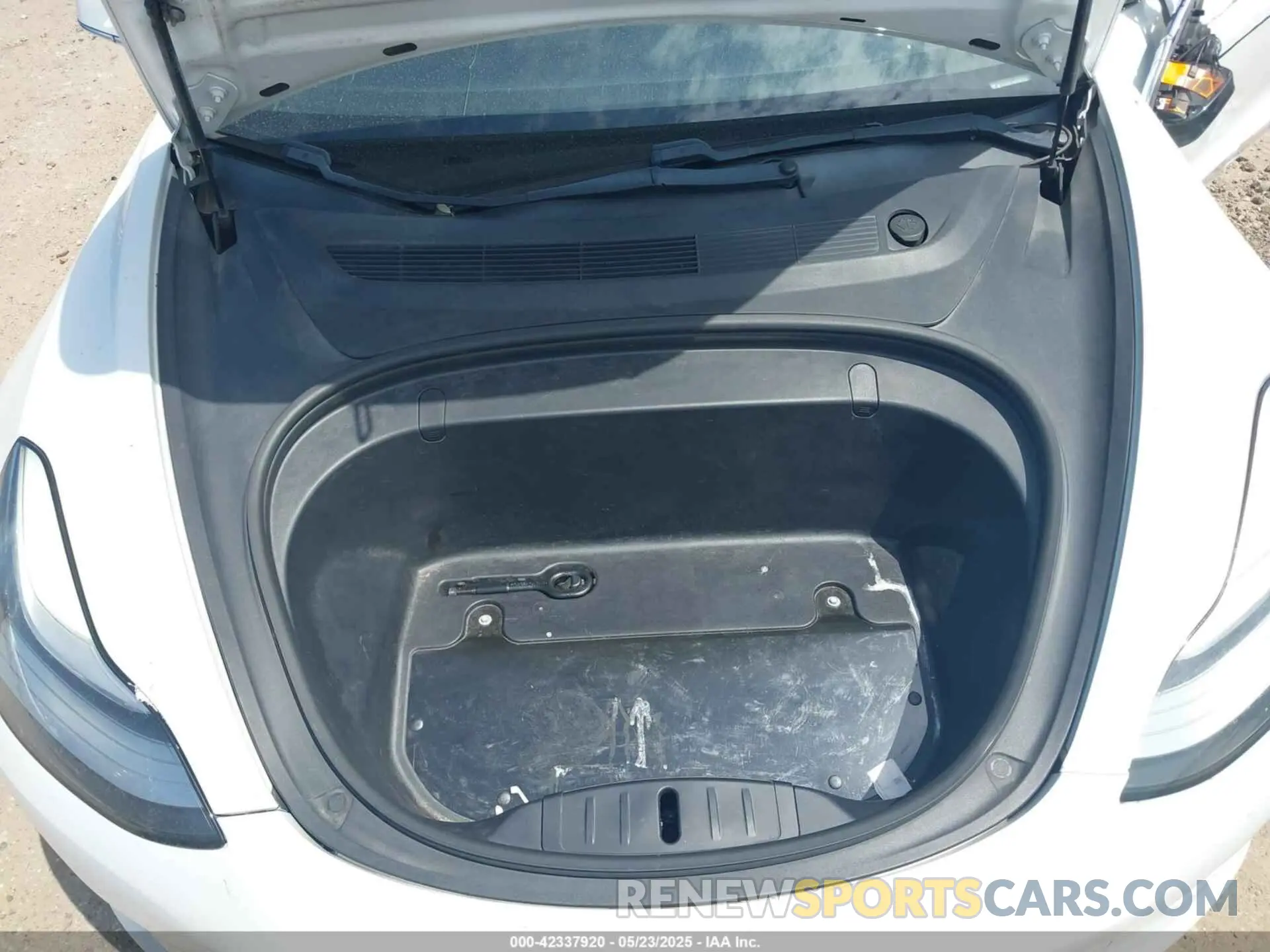 10 Photograph of a damaged car 5YJ3E1EA3KF300254 TESLA MODEL 3 2019