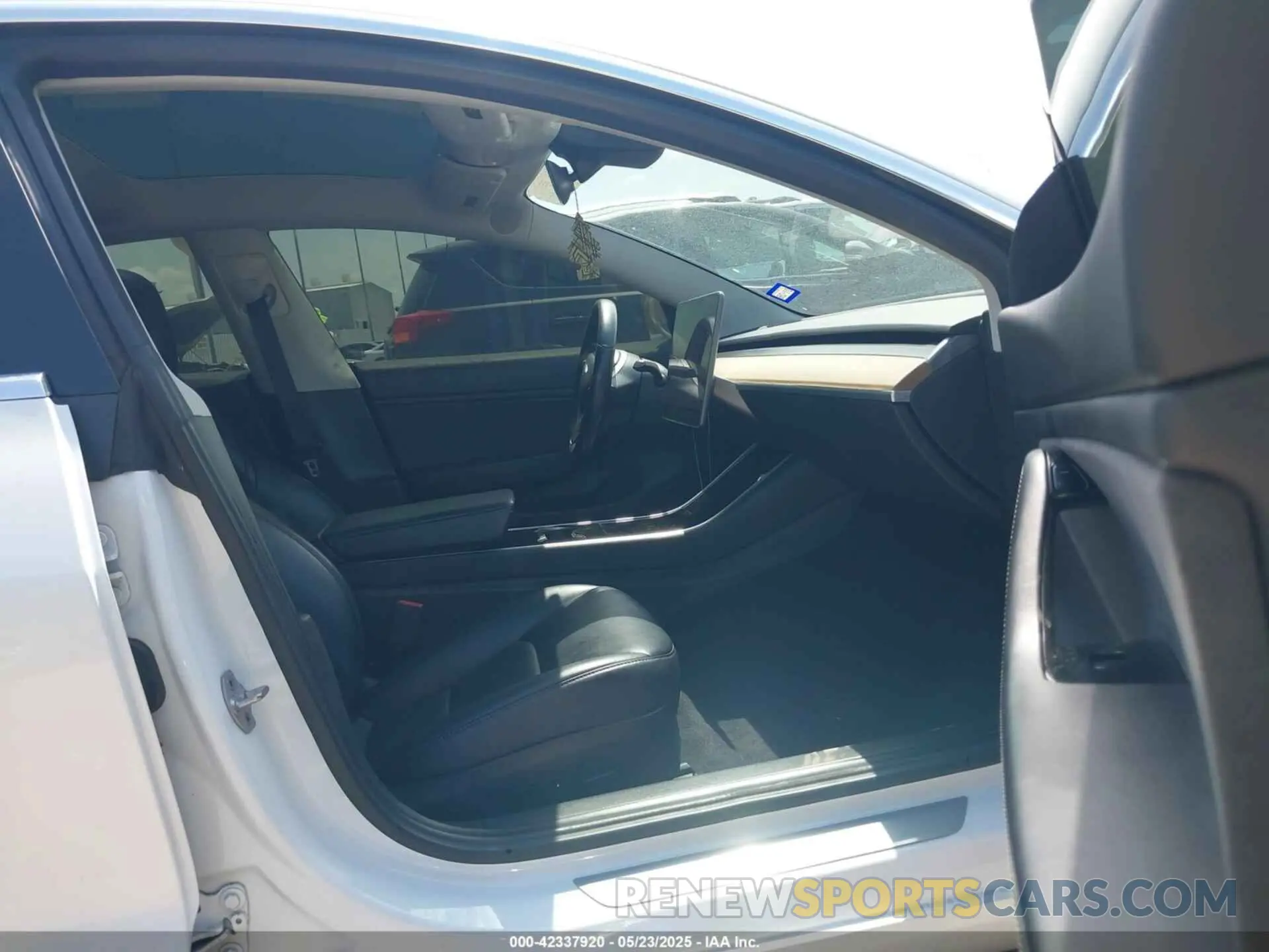 5 Photograph of a damaged car 5YJ3E1EA3KF300254 TESLA MODEL 3 2019