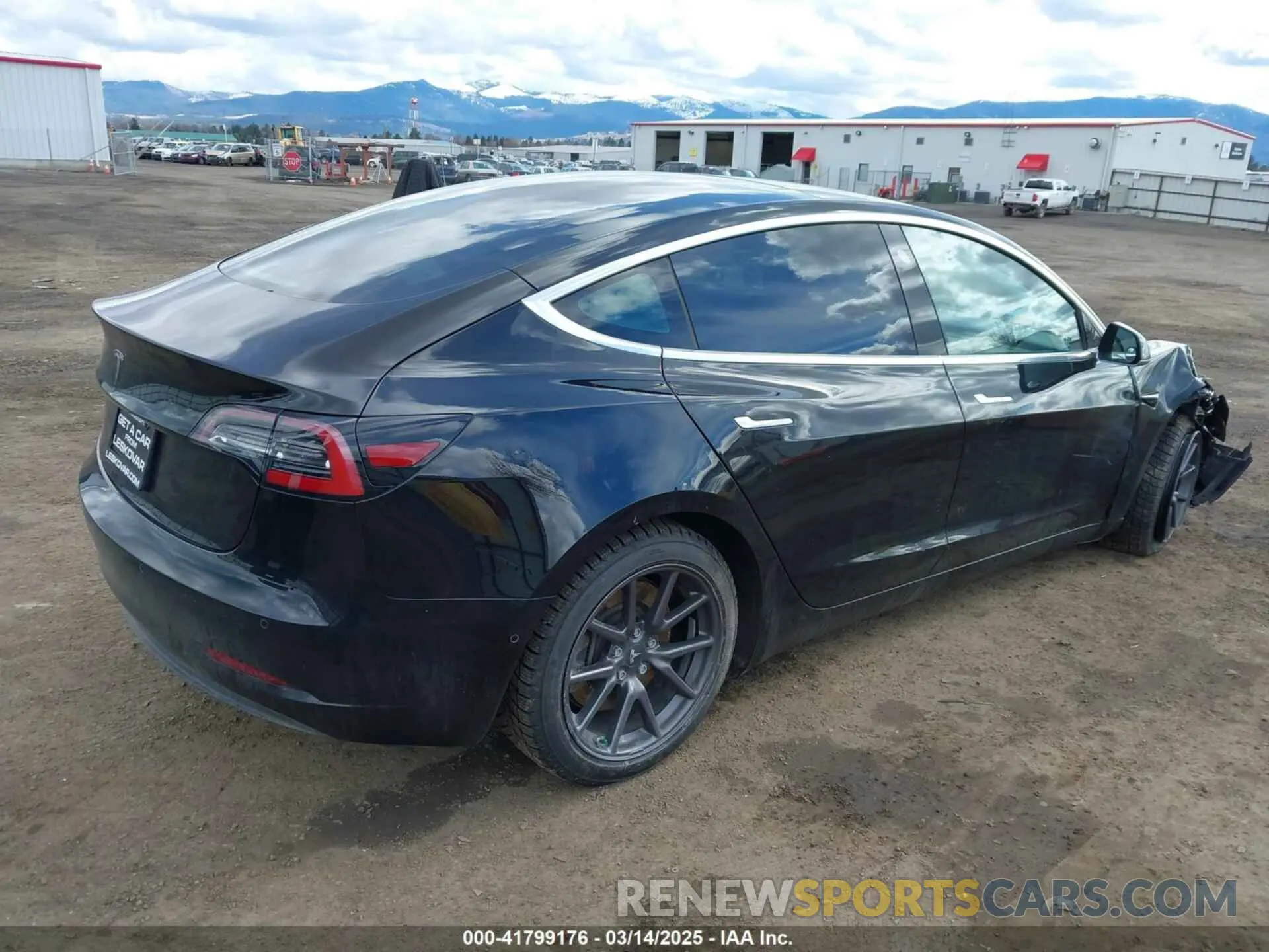 4 Photograph of a damaged car 5YJ3E1EA3KF304286 TESLA MODEL 3 2019