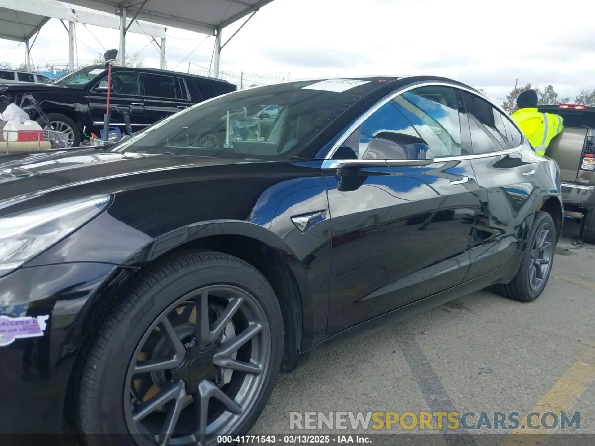 14 Фотография поврежденного автомобиля 5YJ3E1EA3KF325056 TESLA MODEL 3 2019
