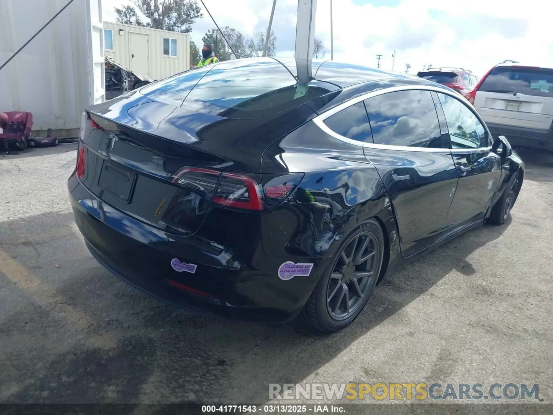 4 Фотография поврежденного автомобиля 5YJ3E1EA3KF325056 TESLA MODEL 3 2019