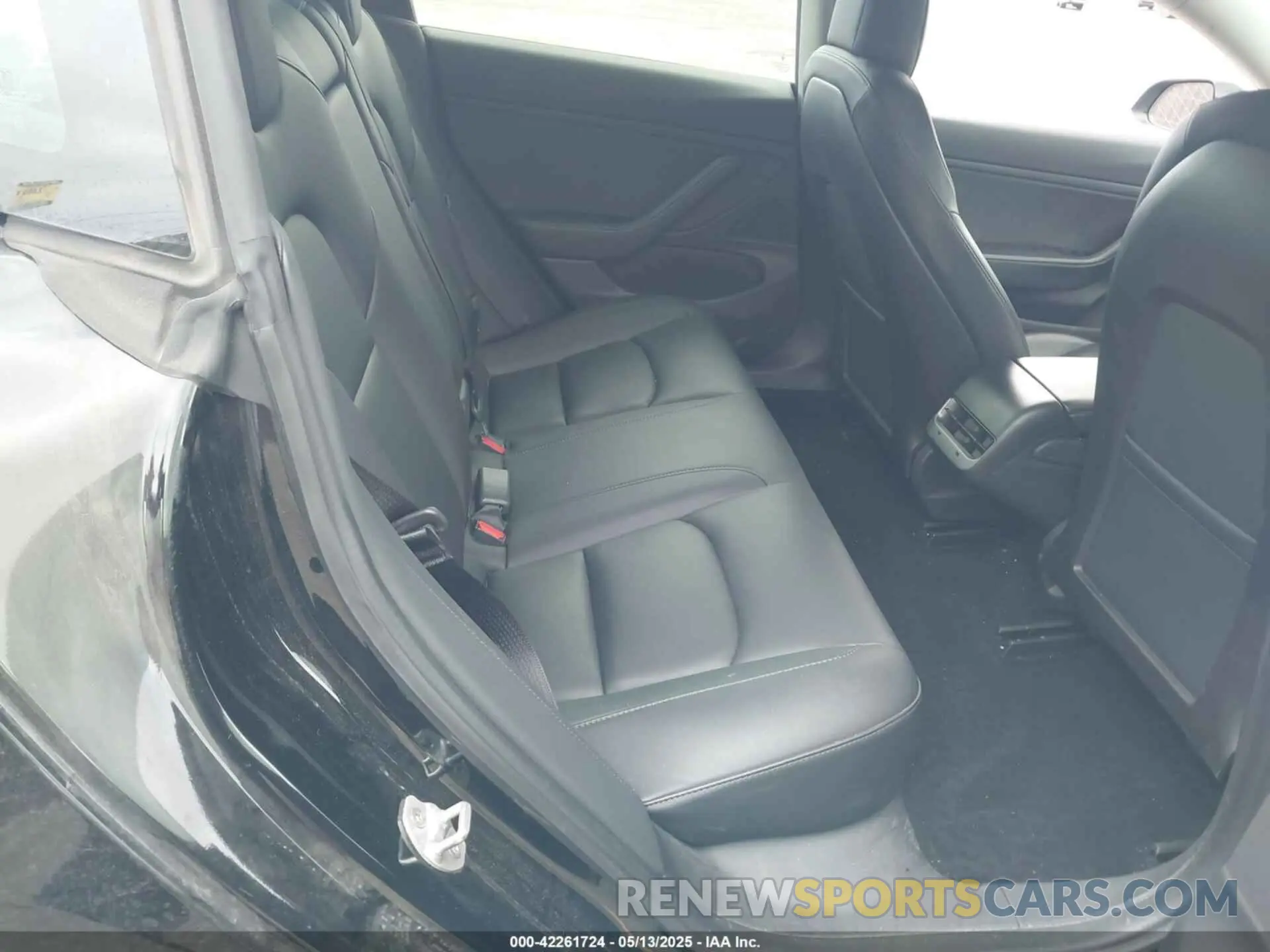 8 Photograph of a damaged car 5YJ3E1EA4KF361967 TESLA MODEL 3 2019