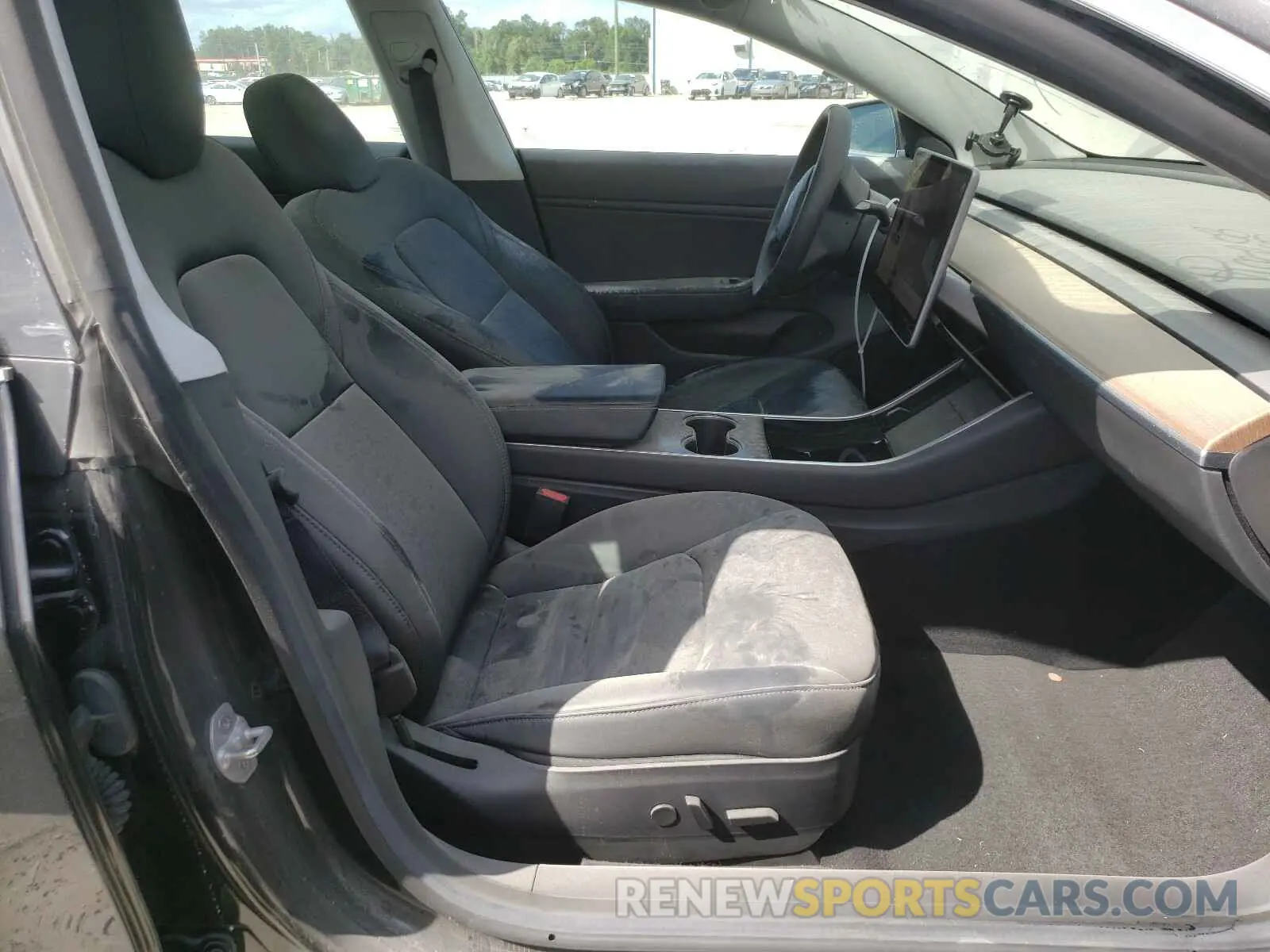 5 Photograph of a damaged car 5YJ3E1EA5KF410528 TESLA MODEL 3 2019