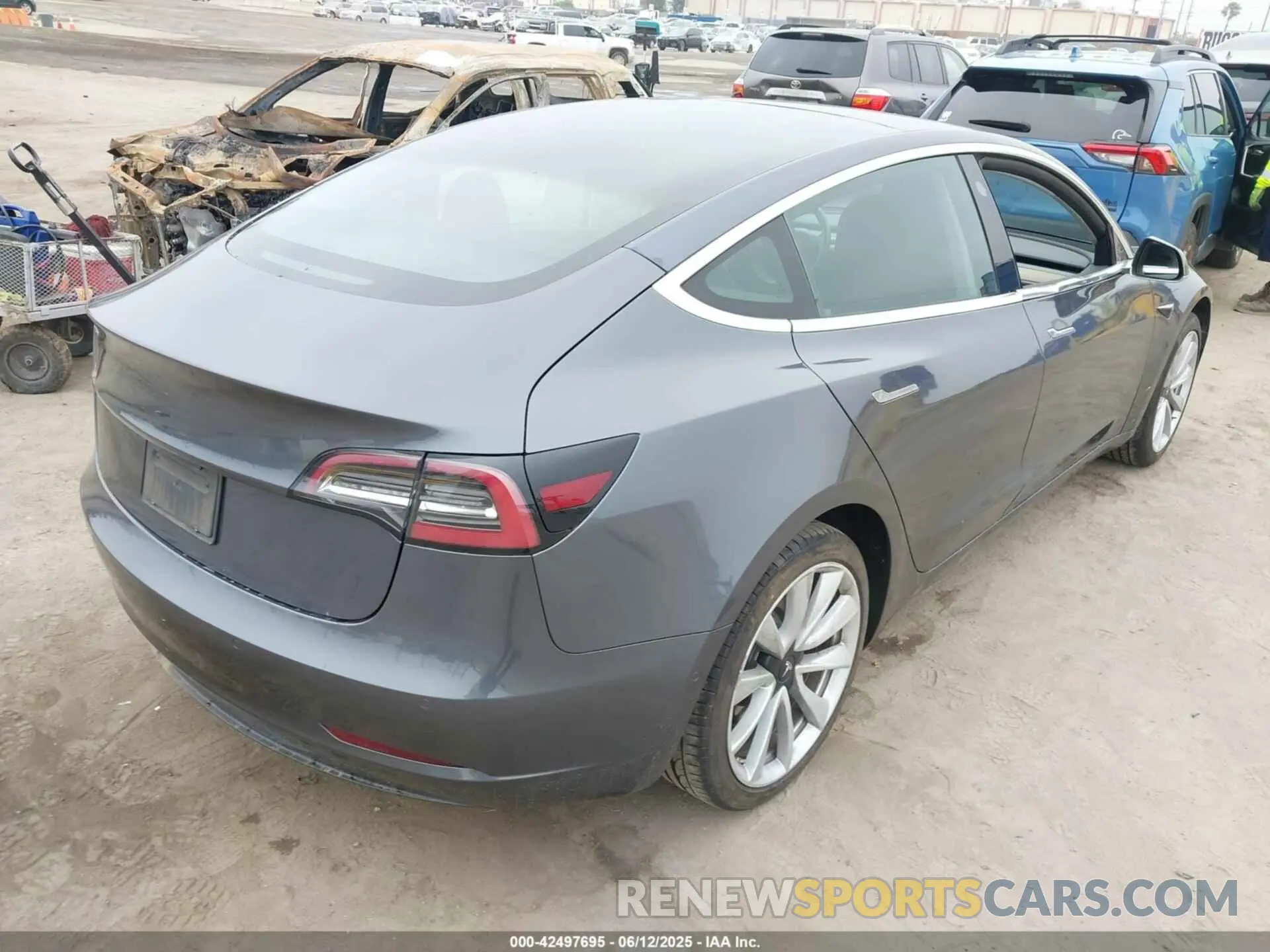 4 Photograph of a damaged car 5YJ3E1EA5KF412599 TESLA MODEL 3 2019
