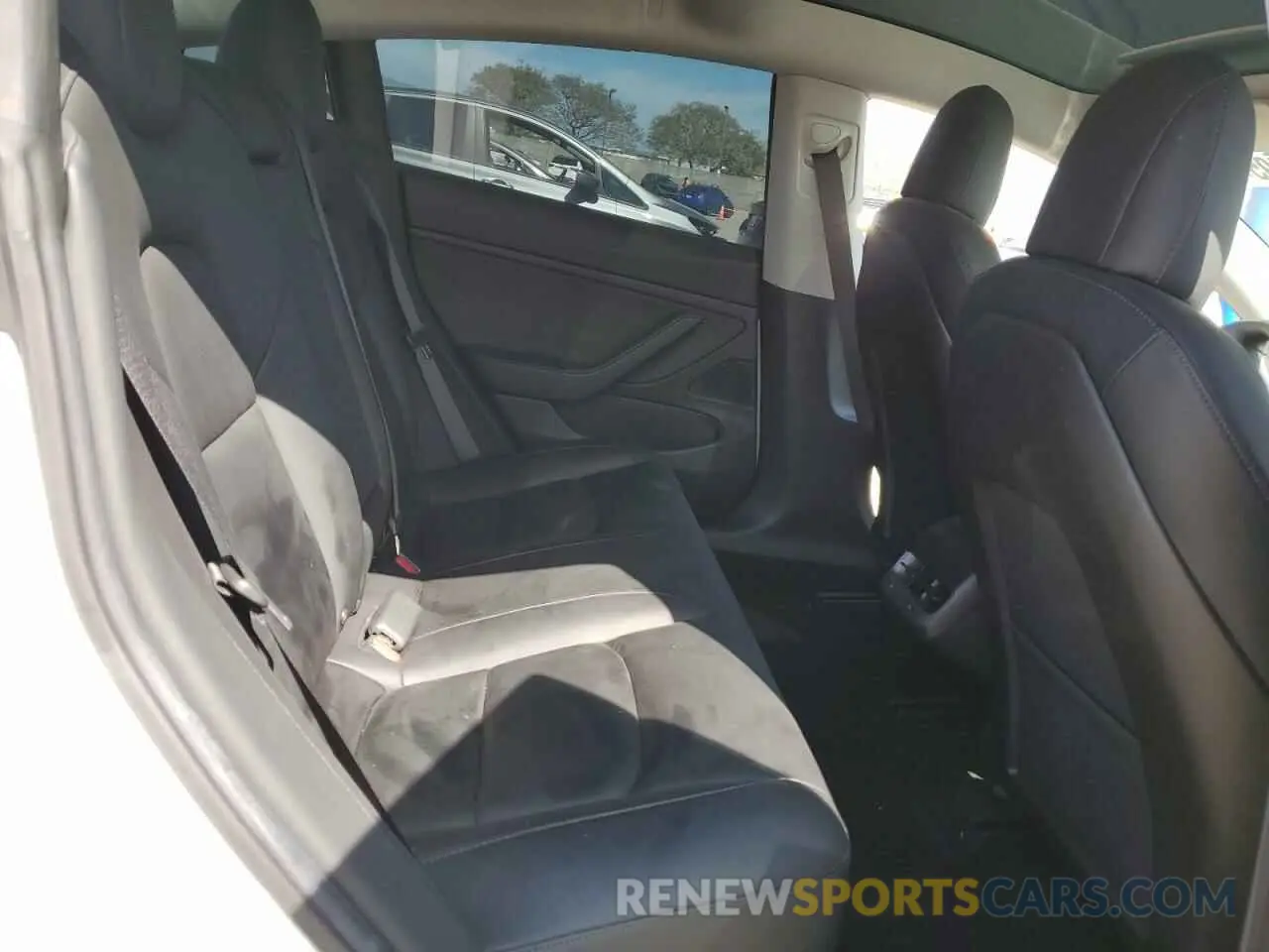 10 Photograph of a damaged car 5YJ3E1EA5KF472575 TESLA MODEL 3 2019