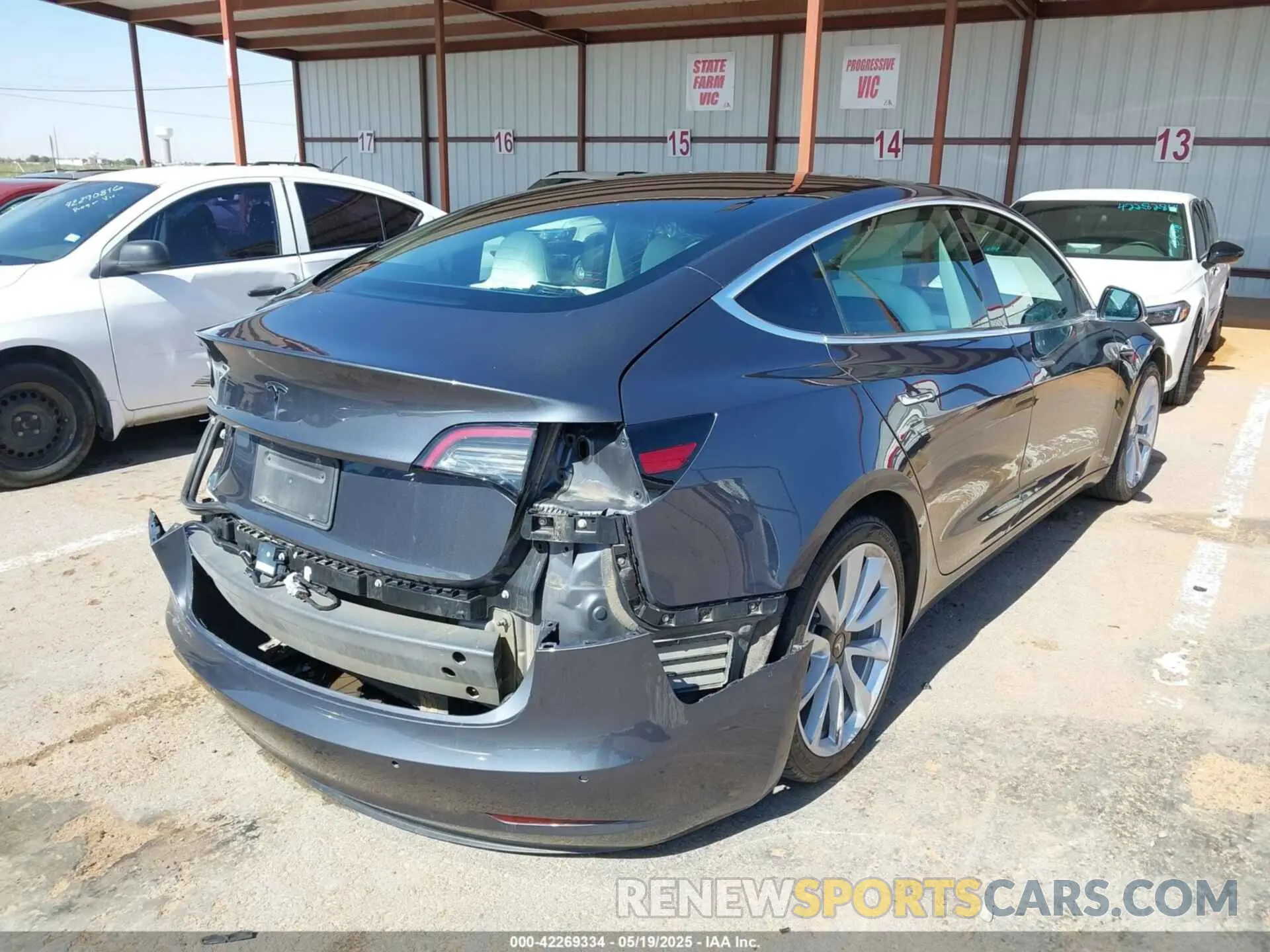 4 Photograph of a damaged car 5YJ3E1EA6KF302368 TESLA MODEL 3 2019