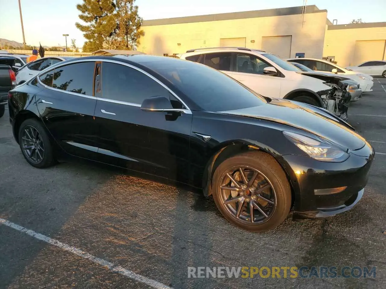 4 Фотография поврежденного автомобиля 5YJ3E1EA6KF361758 TESLA MODEL 3 2019