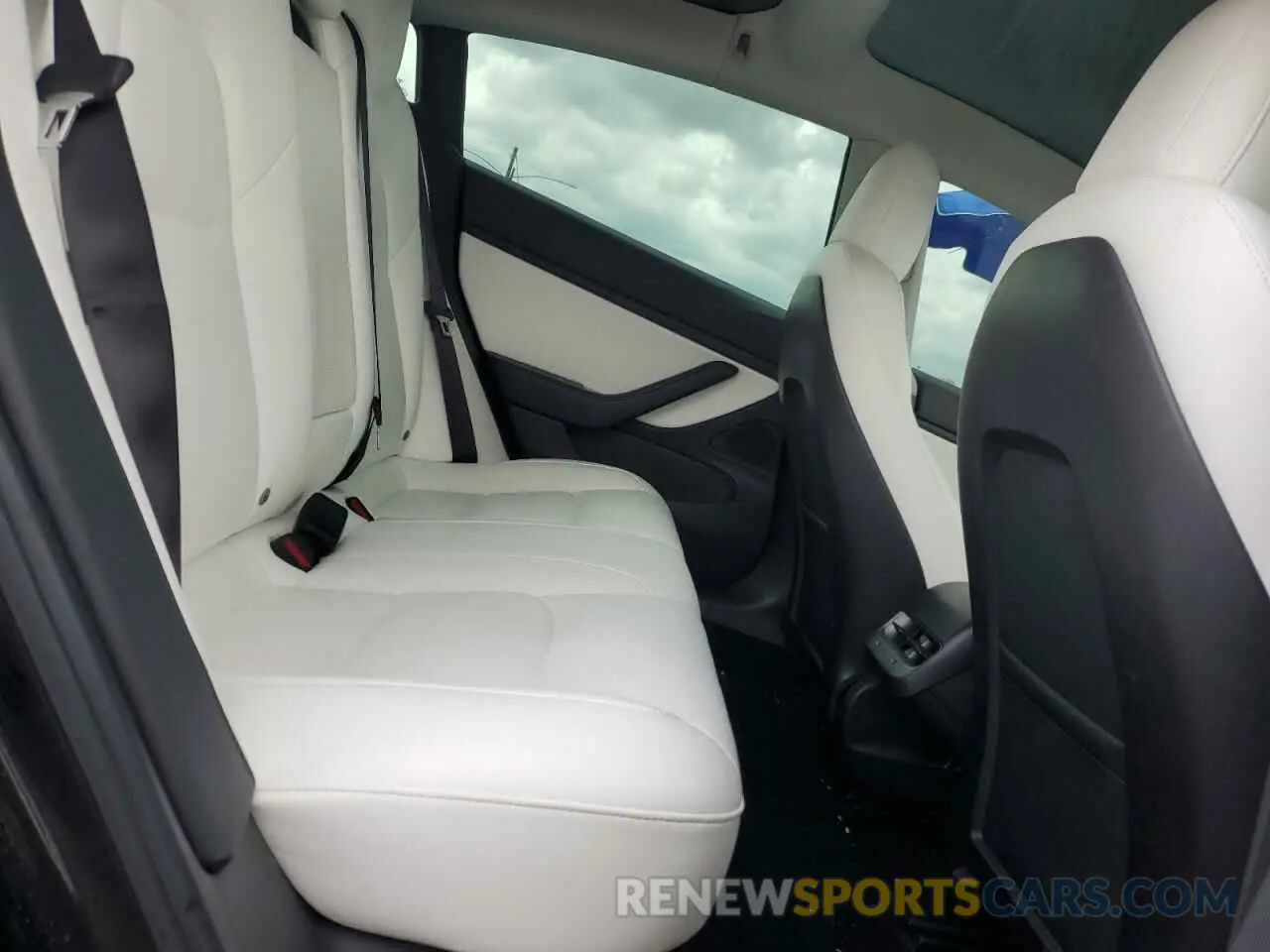 10 Photograph of a damaged car 5YJ3E1EA7KF327151 TESLA MODEL 3 2019