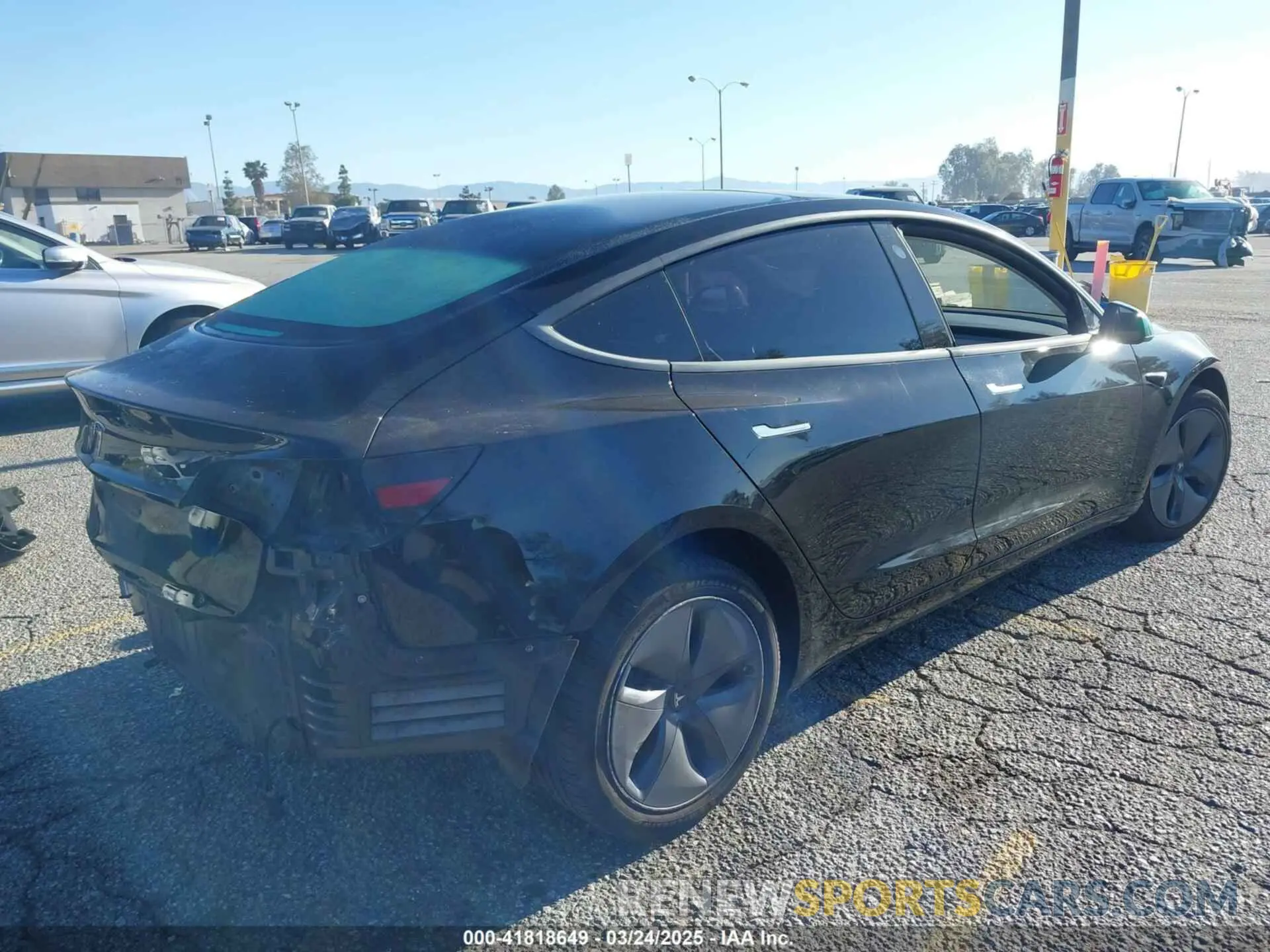 4 Photograph of a damaged car 5YJ3E1EA7KF398365 TESLA MODEL 3 2019