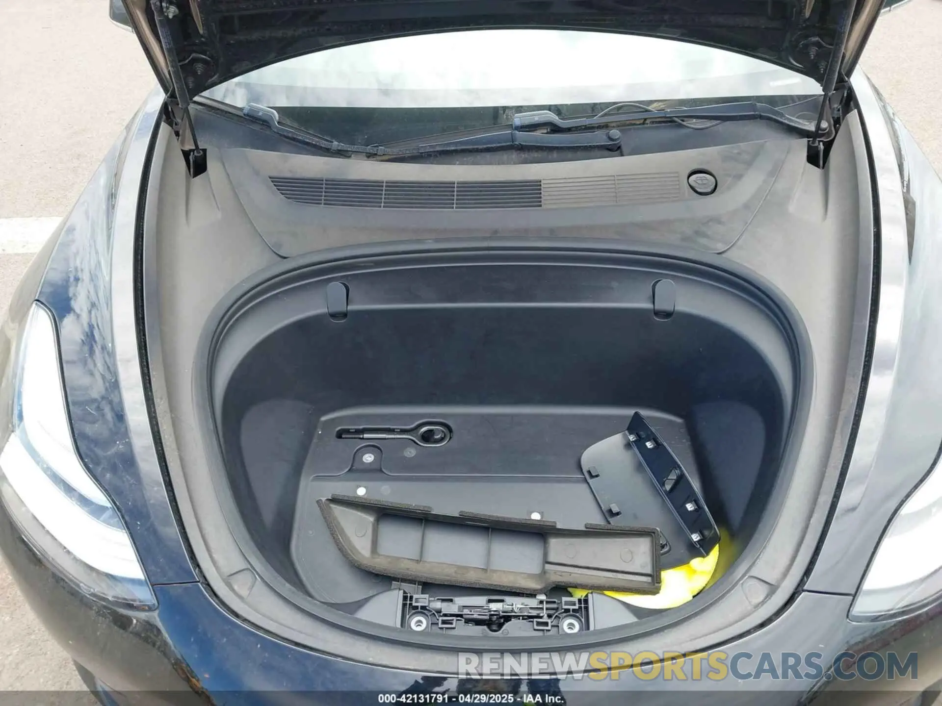 10 Photograph of a damaged car 5YJ3E1EA7KF445166 TESLA MODEL 3 2019