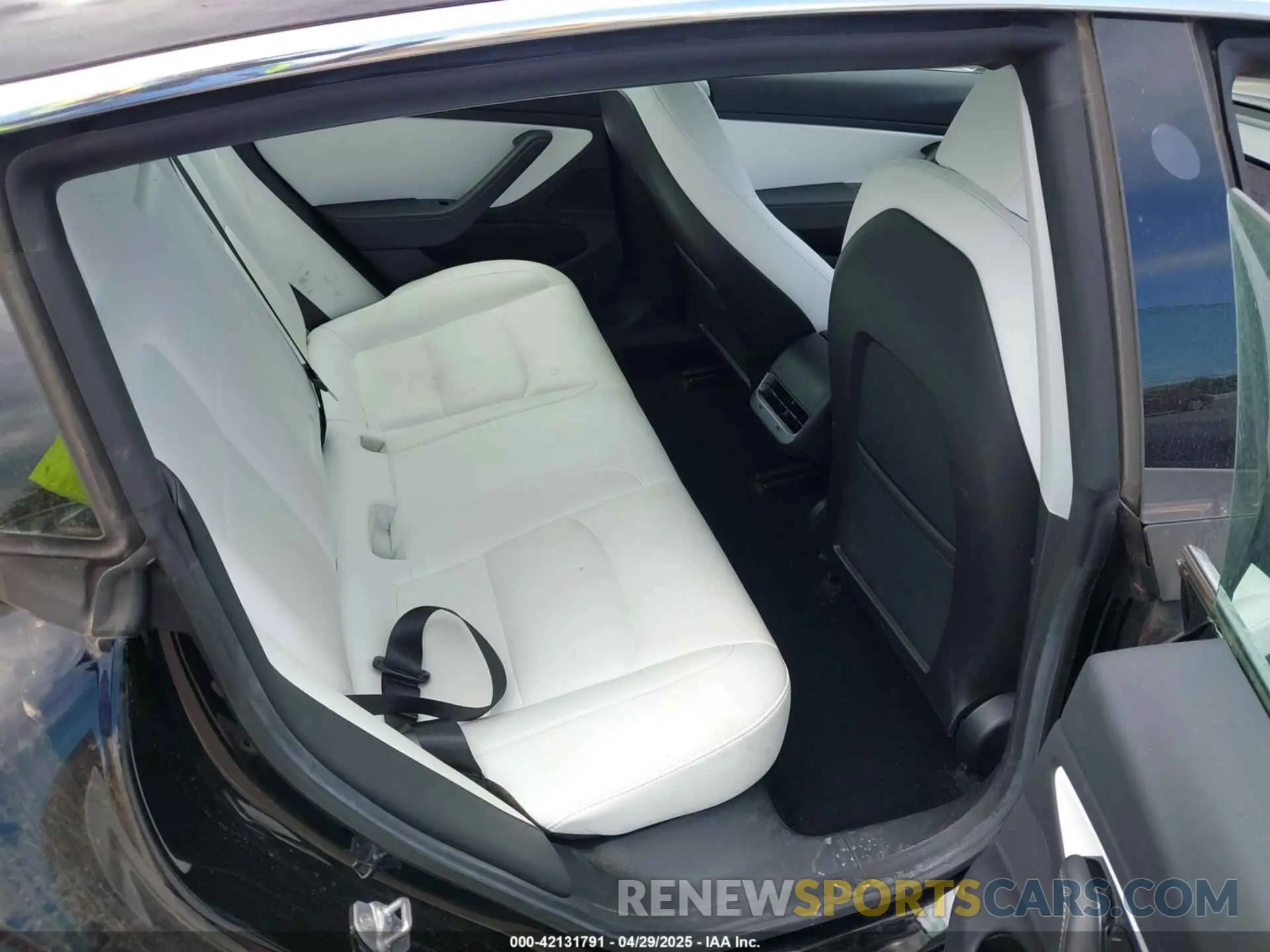 8 Photograph of a damaged car 5YJ3E1EA7KF445166 TESLA MODEL 3 2019