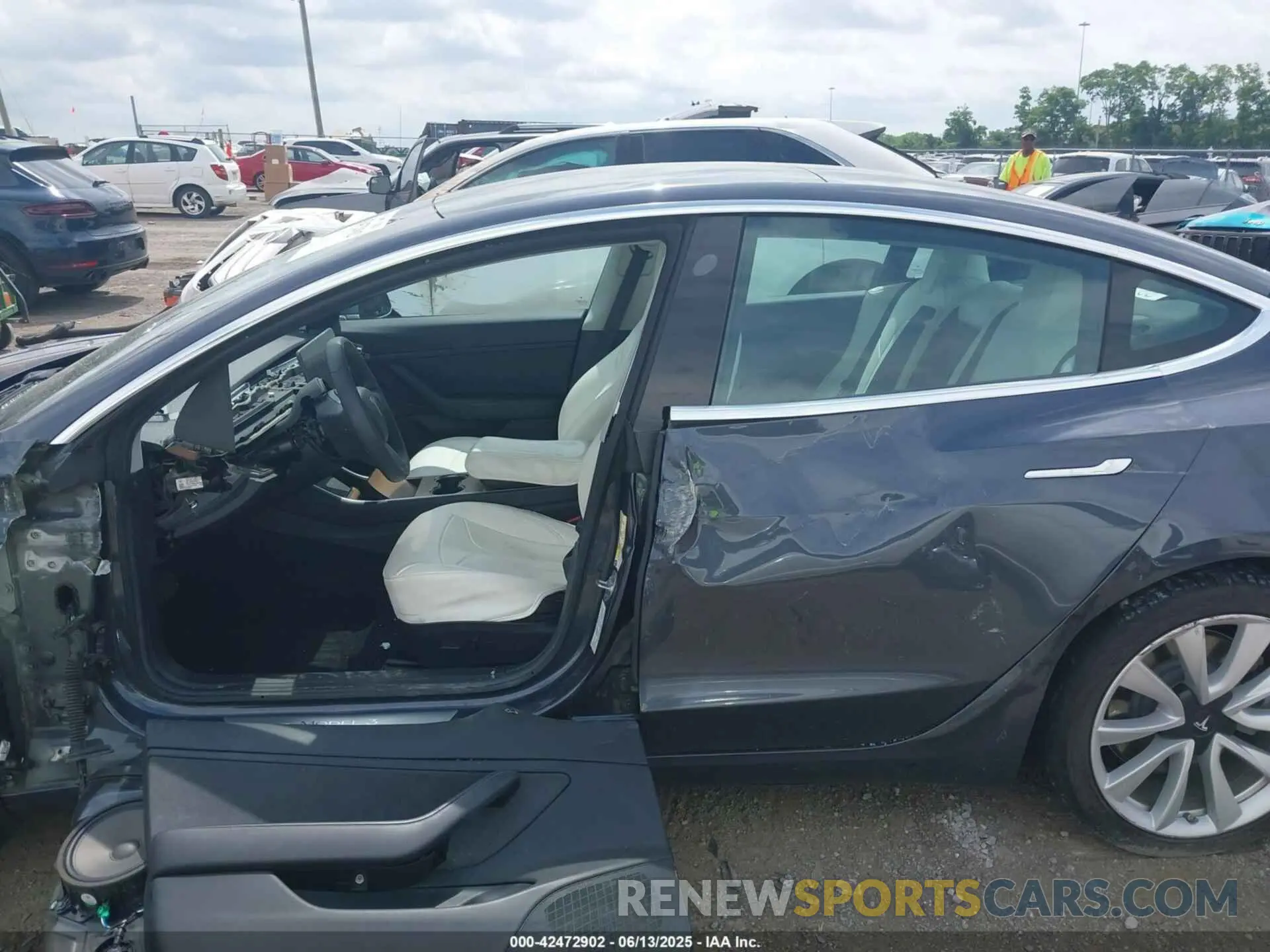 14 Фотография поврежденного автомобиля 5YJ3E1EA7KF529830 TESLA MODEL 3 2019