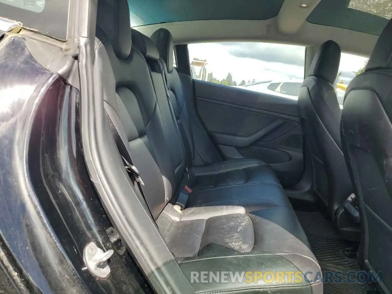 10 Photograph of a damaged car 5YJ3E1EA8KF305594 TESLA MODEL 3 2019