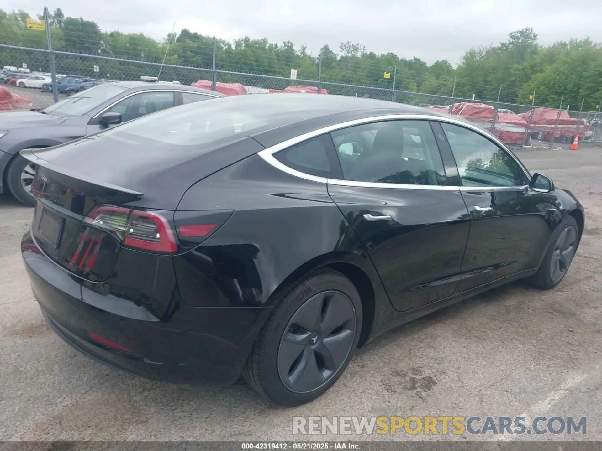 4 Photograph of a damaged car 5YJ3E1EA8KF400009 TESLA MODEL 3 2019