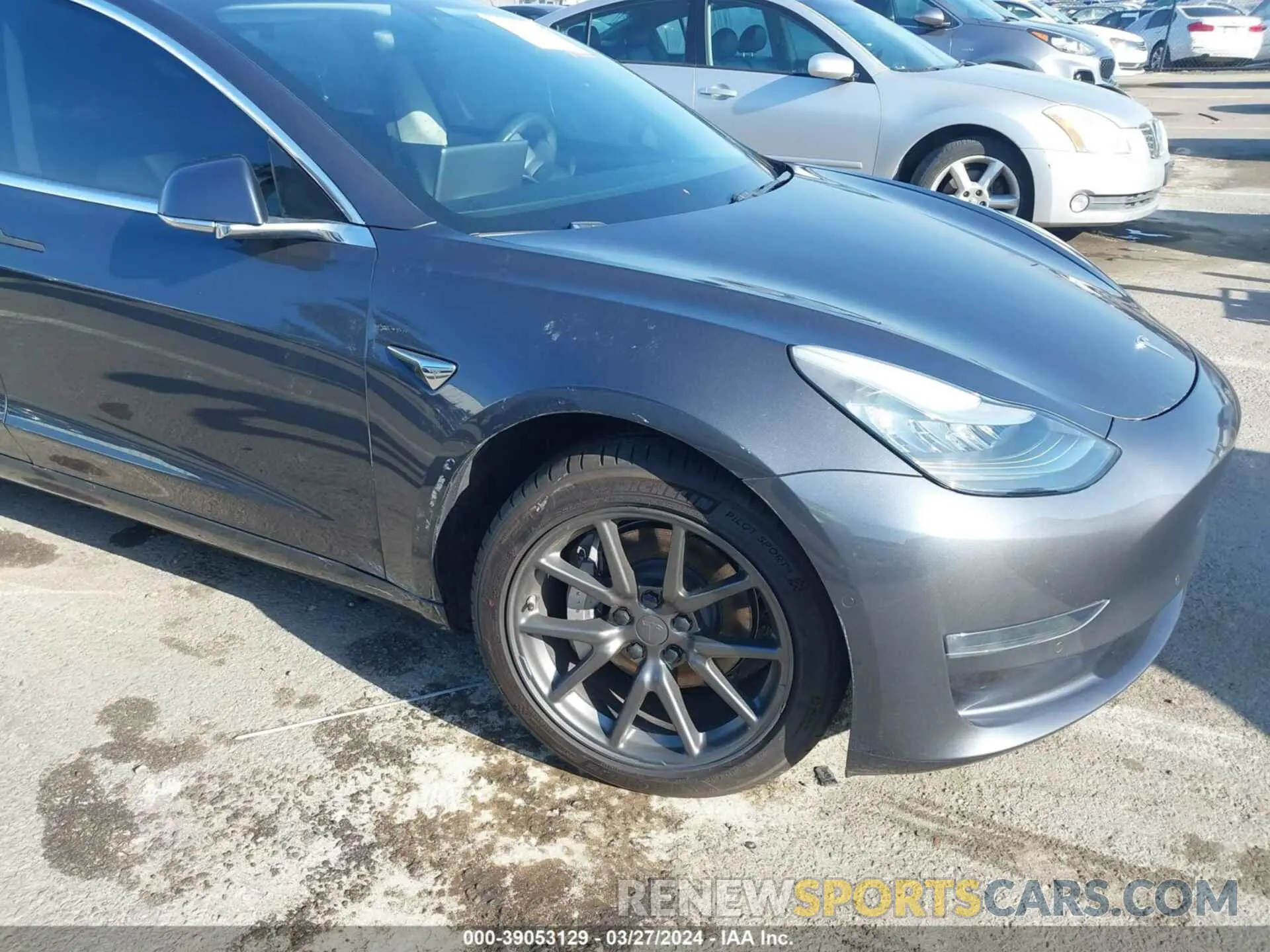 18 Photograph of a damaged car 5YJ3E1EA8KF400480 TESLA MODEL 3 2019