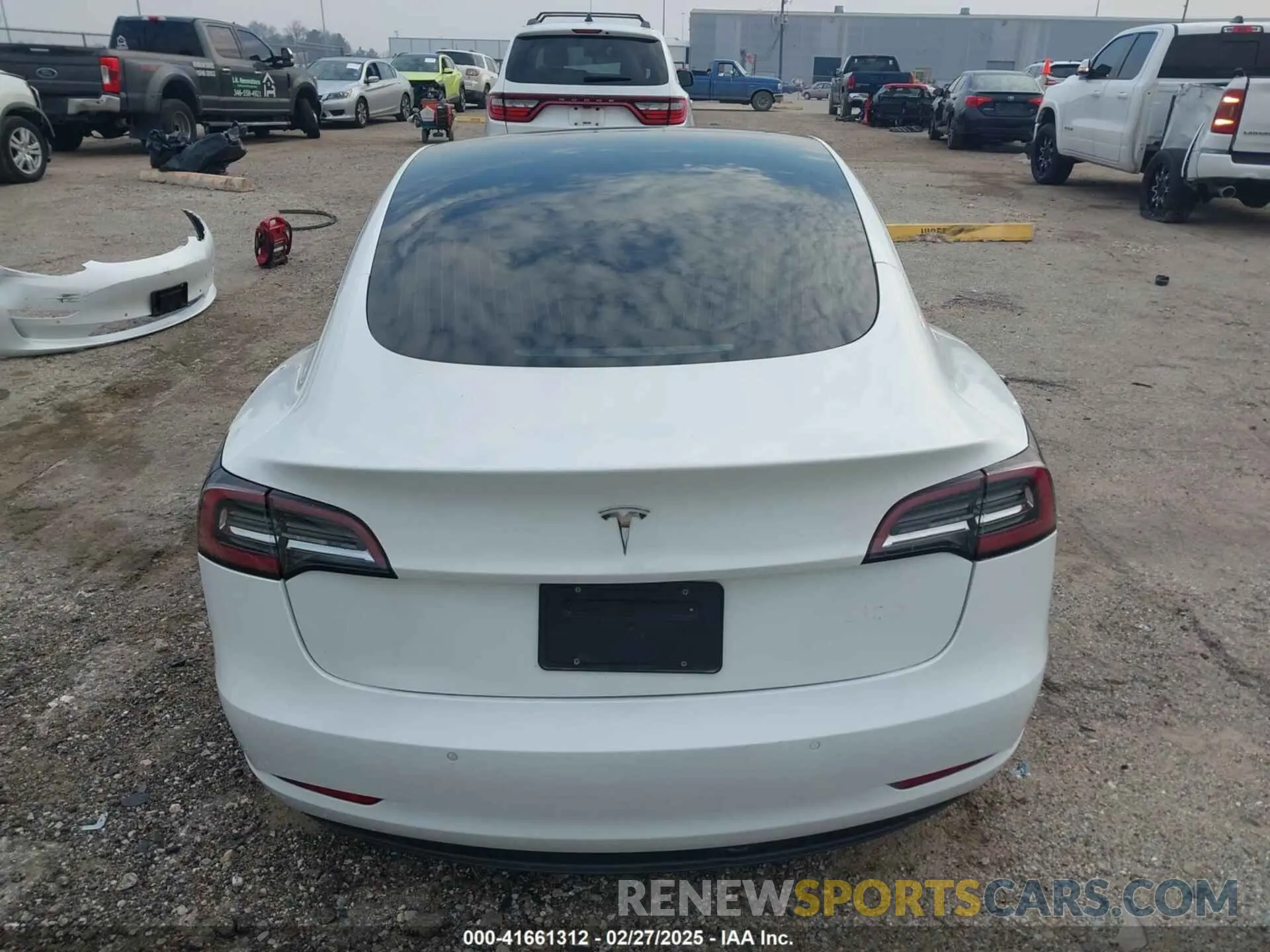 17 Photograph of a damaged car 5YJ3E1EA8KF472540 TESLA MODEL 3 2019