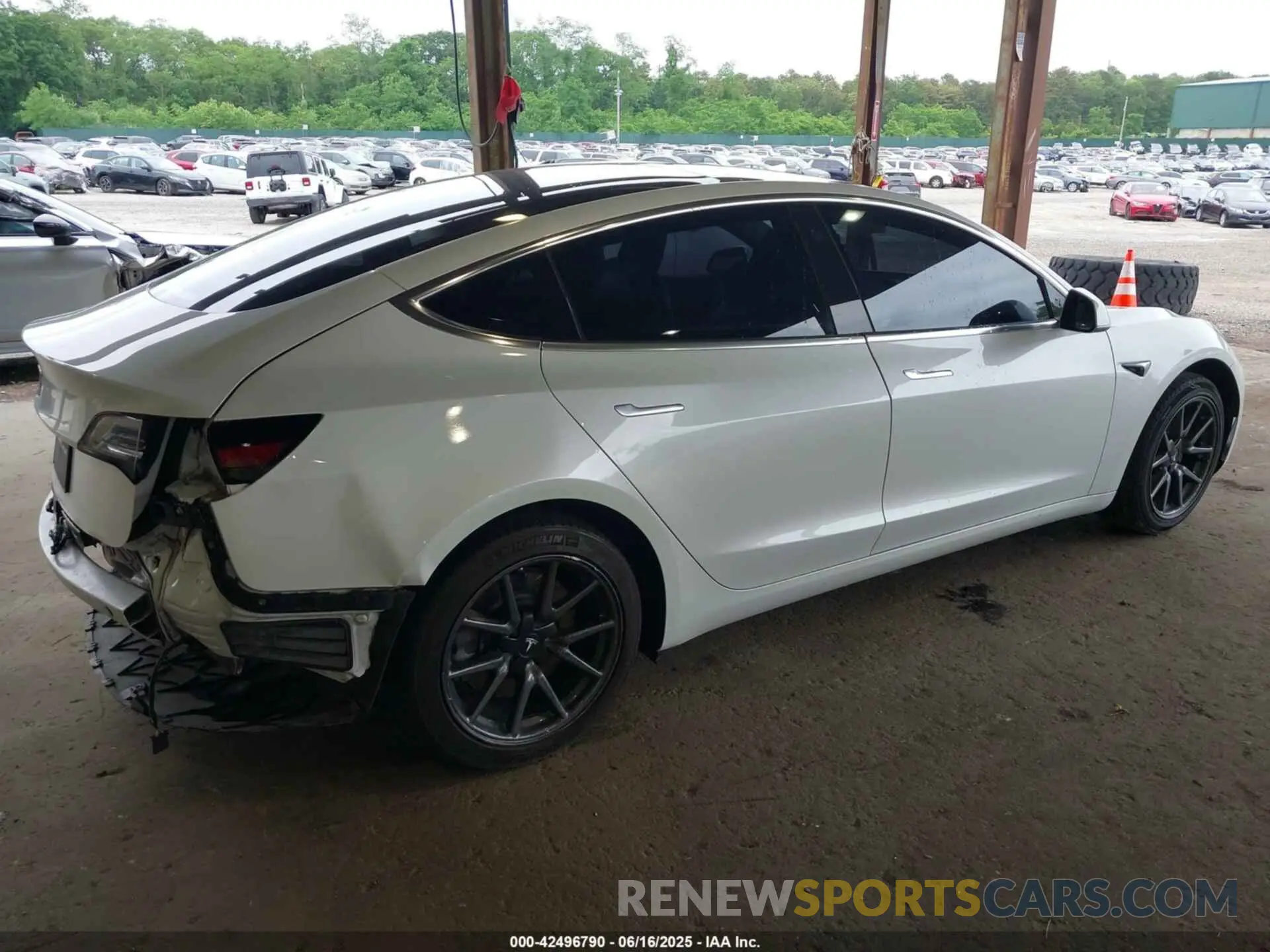 4 Фотография поврежденного автомобиля 5YJ3E1EA9KF300243 TESLA MODEL 3 2019