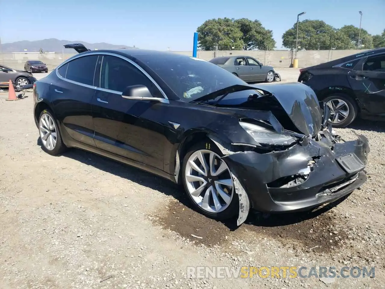 4 Фотография поврежденного автомобиля 5YJ3E1EAXKF304916 TESLA MODEL 3 2019
