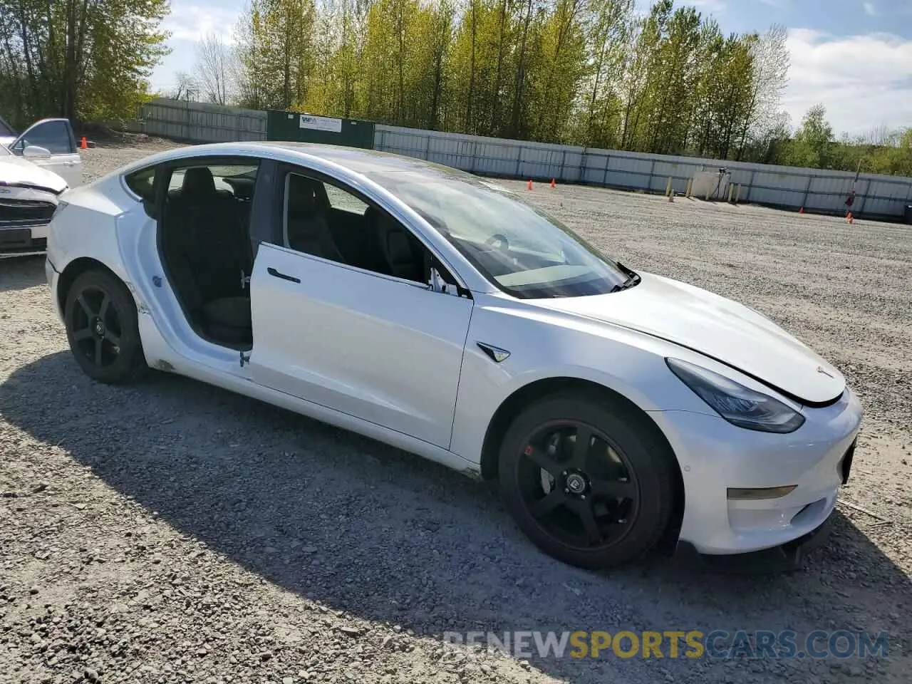 4 Photograph of a damaged car 5YJ3E1EAXKF517882 TESLA MODEL 3 2019