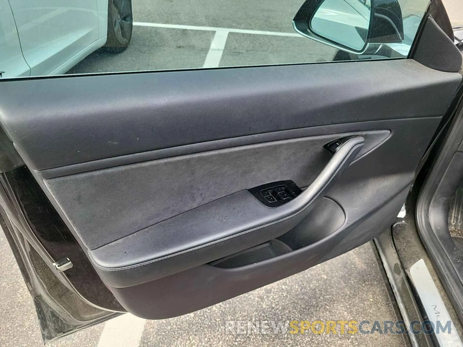 4 Photograph of a damaged car 5YJ3E1EB0KF199215 TESLA MODEL 3 2019