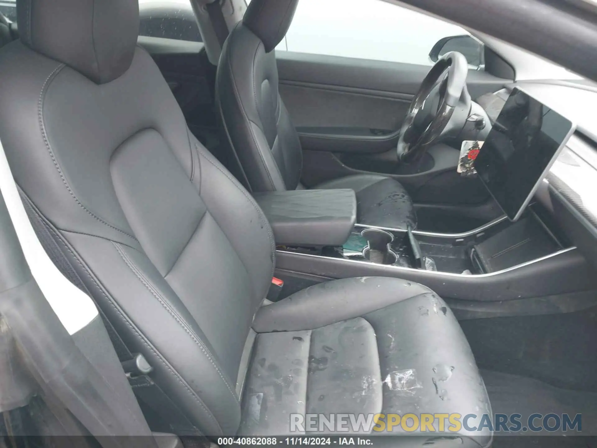5 Photograph of a damaged car 5YJ3E1EB0KF441260 TESLA MODEL 3 2019